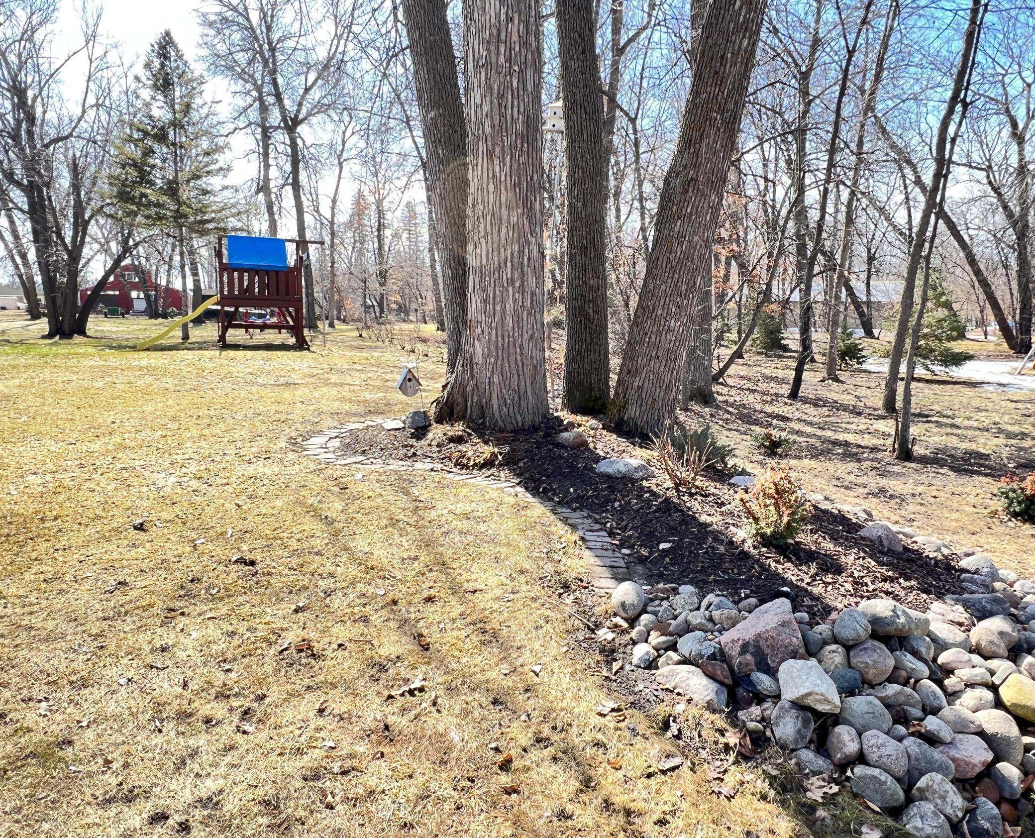 1979 single family home for sale at 11096 County Highway 17 in Detroit Lakes, MN — 4 bed, 2 bath (photo 3 of 16)