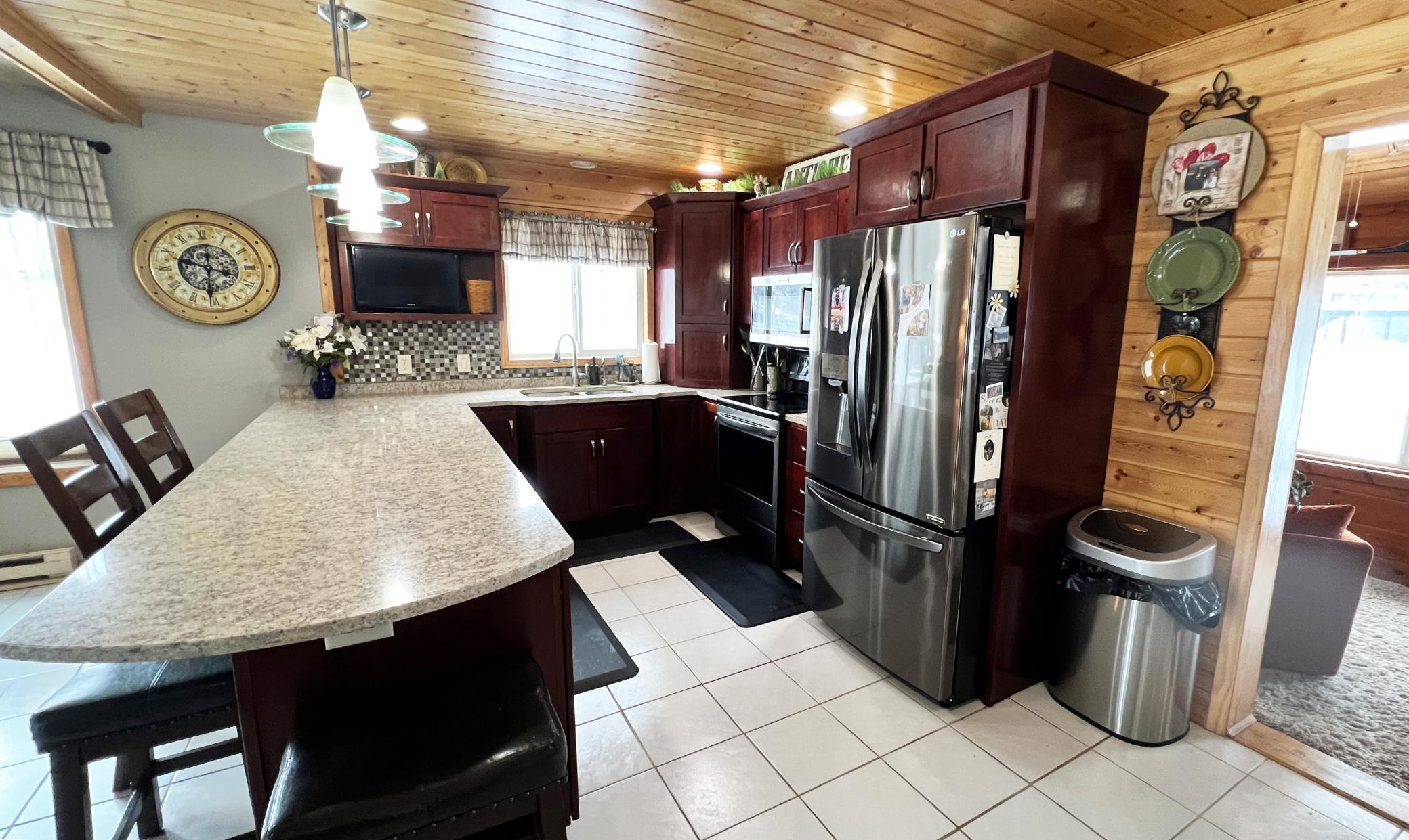1979 single family home for sale at 11096 County Highway 17 in Detroit Lakes, MN — 4 bed, 2 bath (photo 4 of 16)