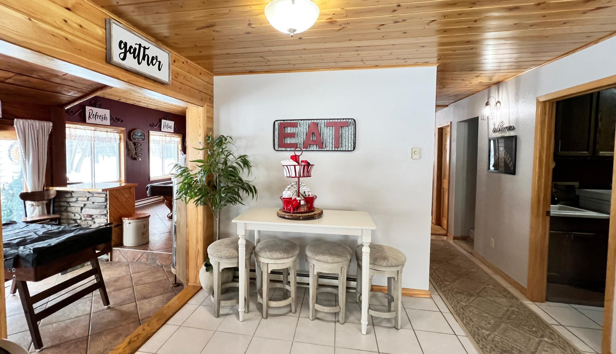 1979 single family home for sale at 11096 County Highway 17 in Detroit Lakes, MN — 4 bed, 2 bath (photo 5 of 16)