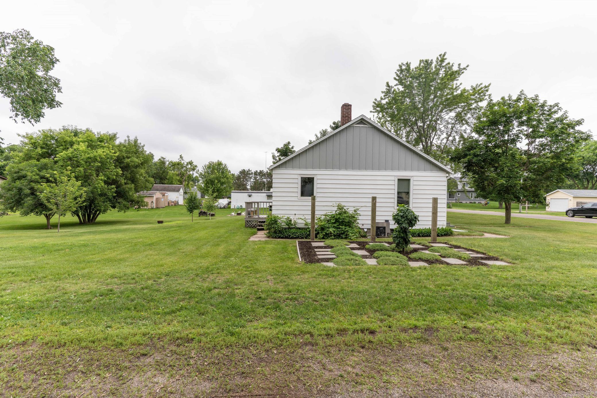 1950 single family home for sale at 202 Lake Avenue S in Ottertail, MN — 1 bed, 2 bath (photo 11 of 38)