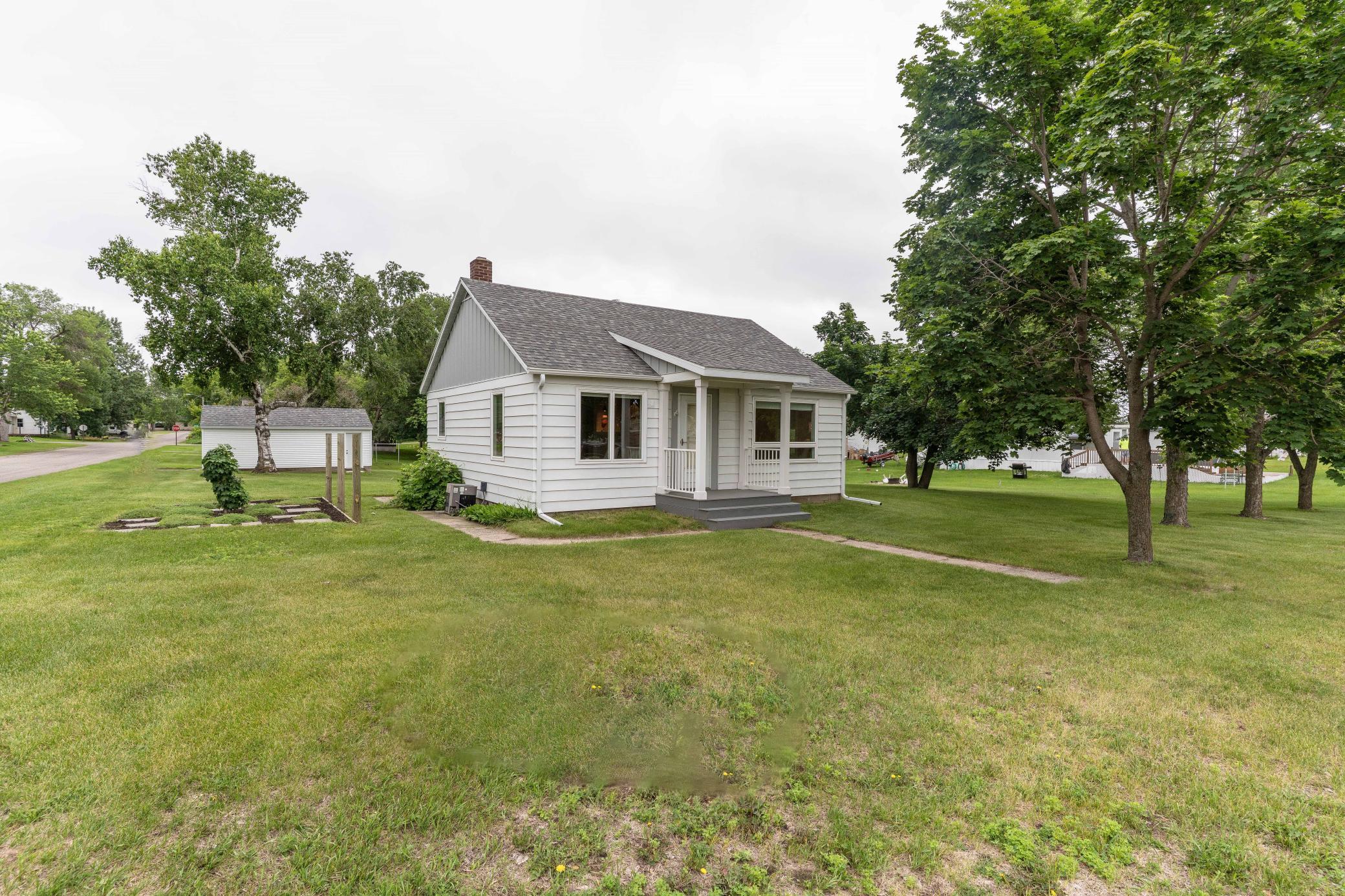1950 single family home for sale at 202 Lake Avenue S in Ottertail, MN — 1 bed, 2 bath (photo 12 of 38)