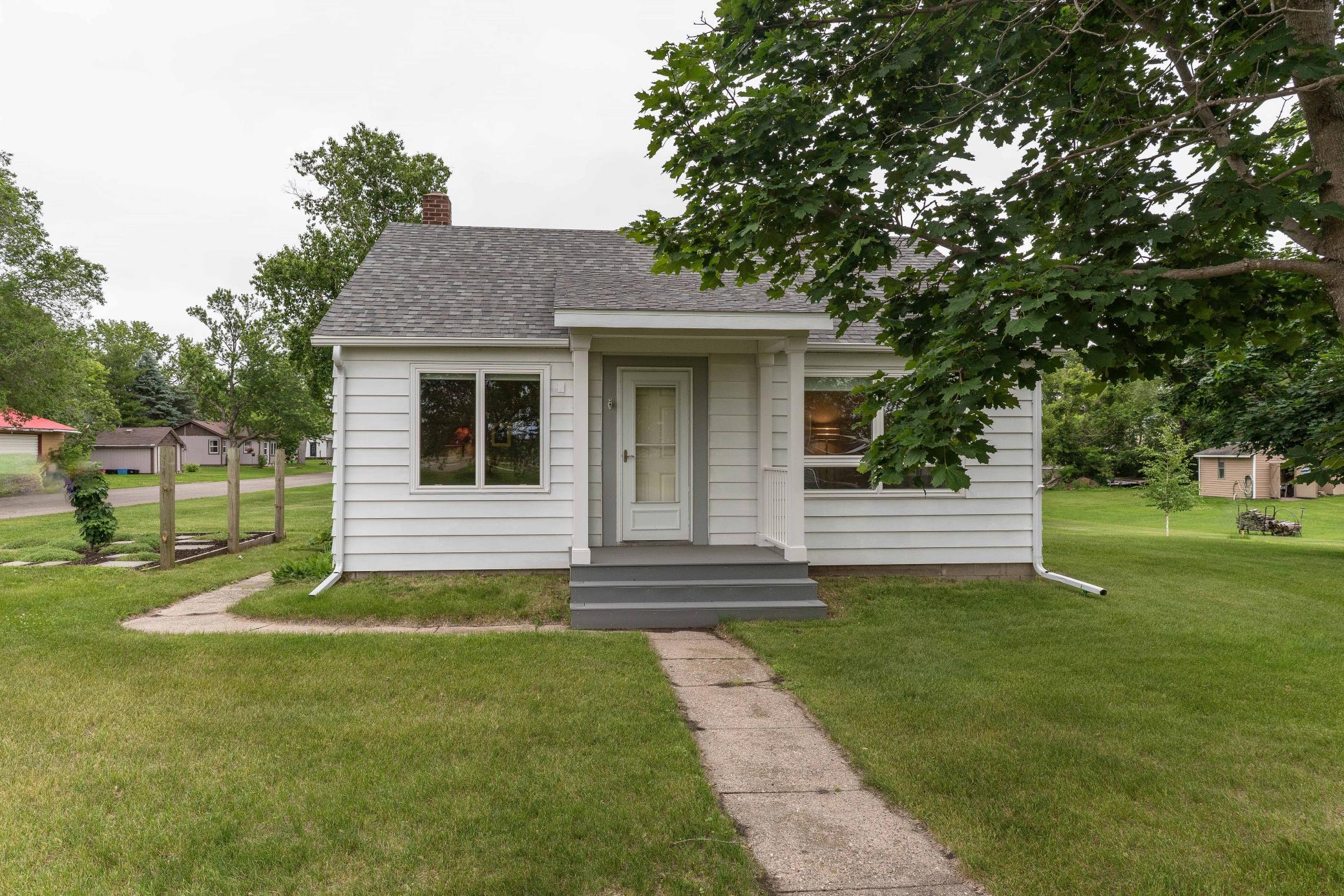 1950 single family home for sale at 202 Lake Avenue S in Ottertail, MN — 1 bed, 2 bath (photo 13 of 38)