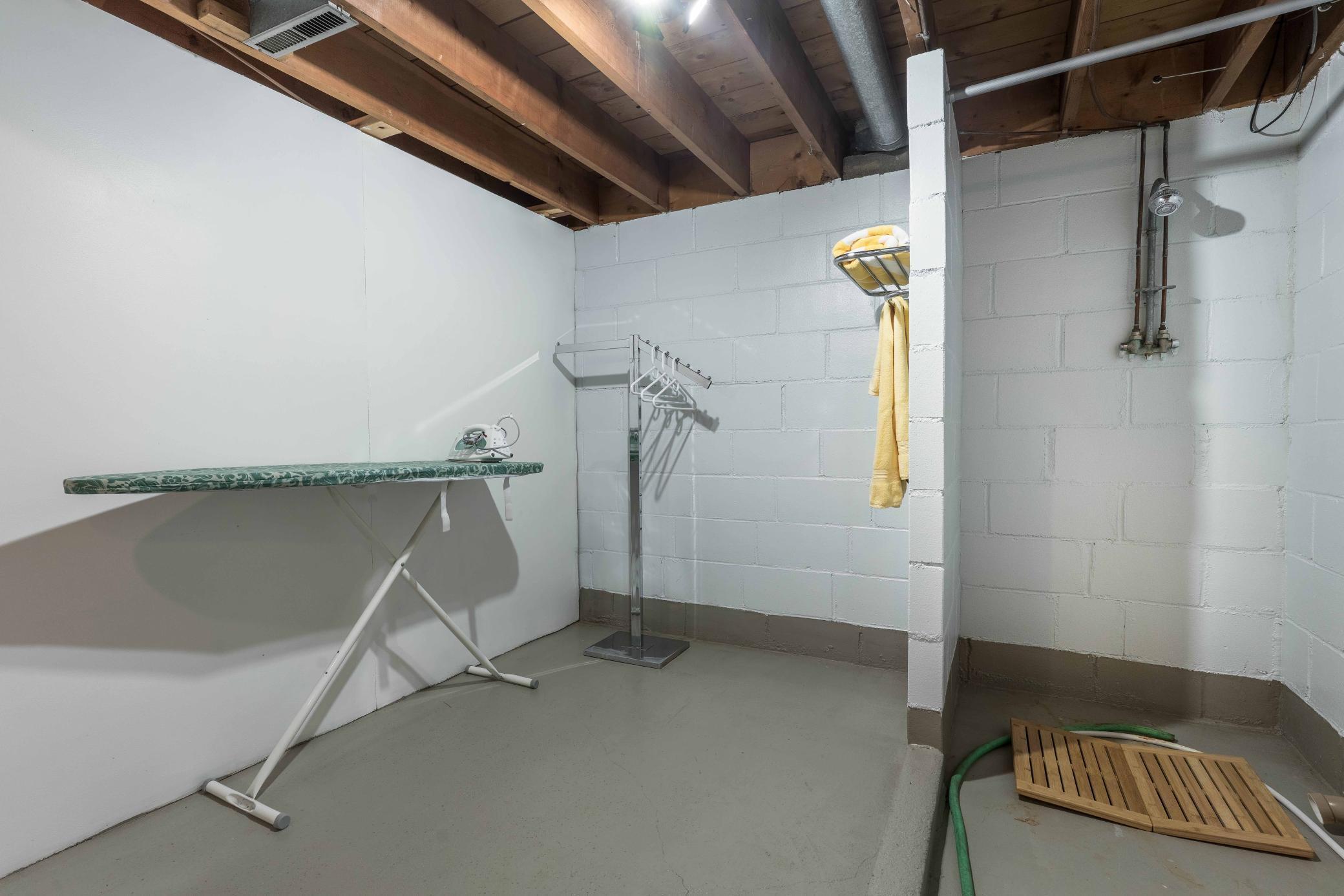 1950 single family home for sale at 202 Lake Avenue S in Ottertail, MN — 1 bed, 2 bath (photo 19 of 38)