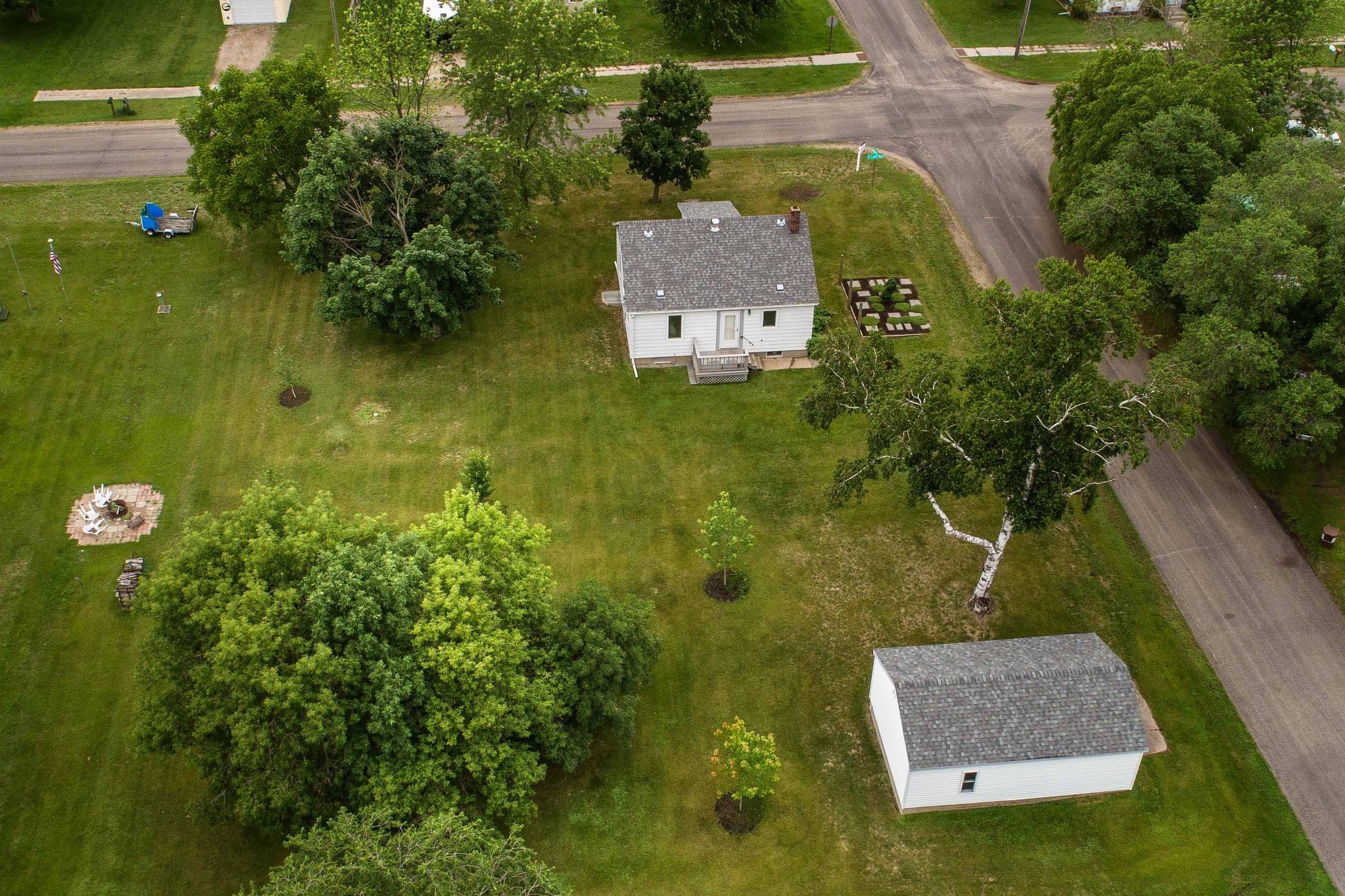 1950 single family home for sale at 202 Lake Avenue S in Ottertail, MN — 1 bed, 2 bath (photo 4 of 38)