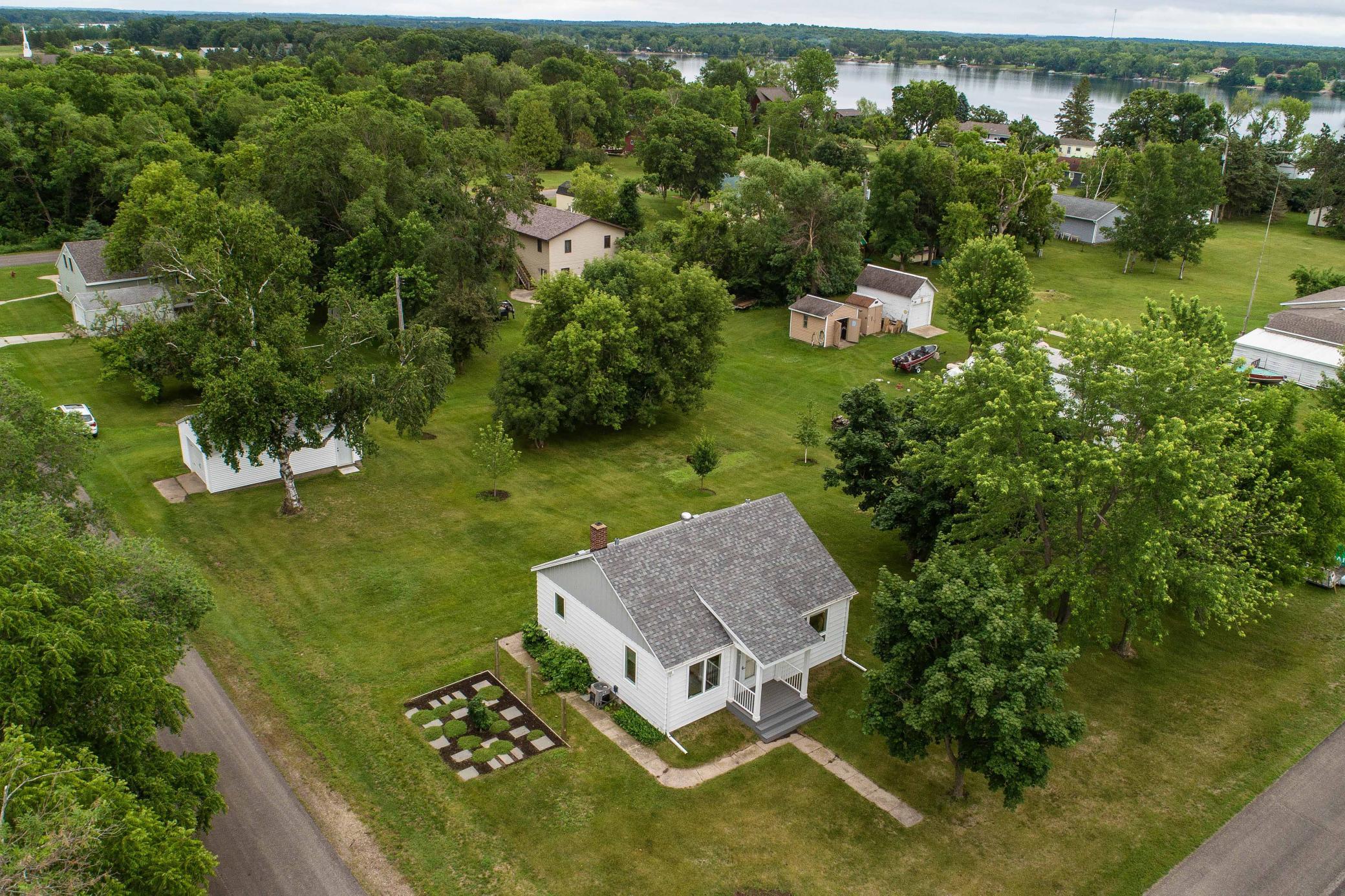 1950 single family home for sale at 202 Lake Avenue S in Ottertail, MN — 1 bed, 2 bath (photo 6 of 38)