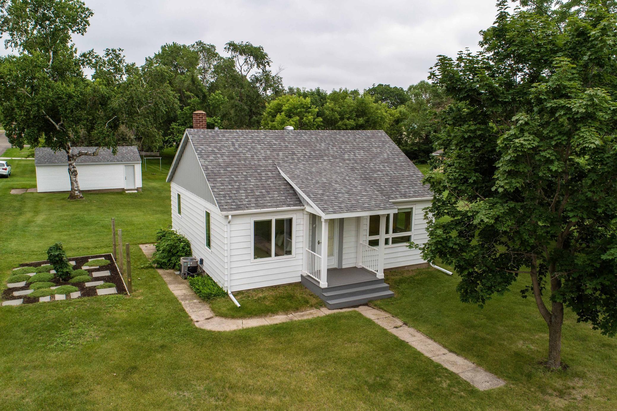 1950 single family home for sale at 202 Lake Avenue S in Ottertail, MN — 1 bed, 2 bath (photo 7 of 38)