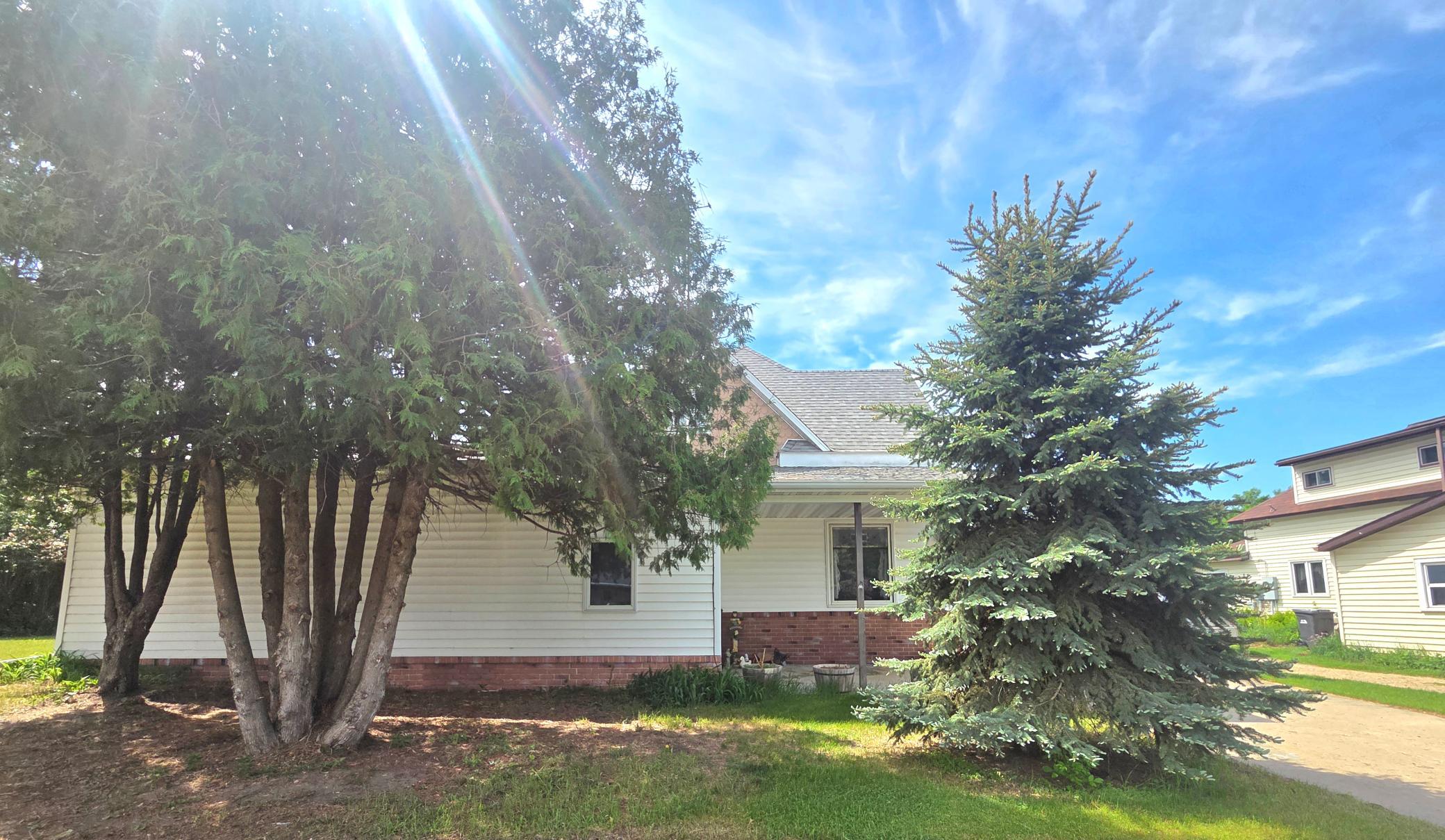 1906 single family home for sale at 107 Lincoln Avenue NW in Twin Valley, MN — 4 bed, 3 bath (photo 2 of 35)