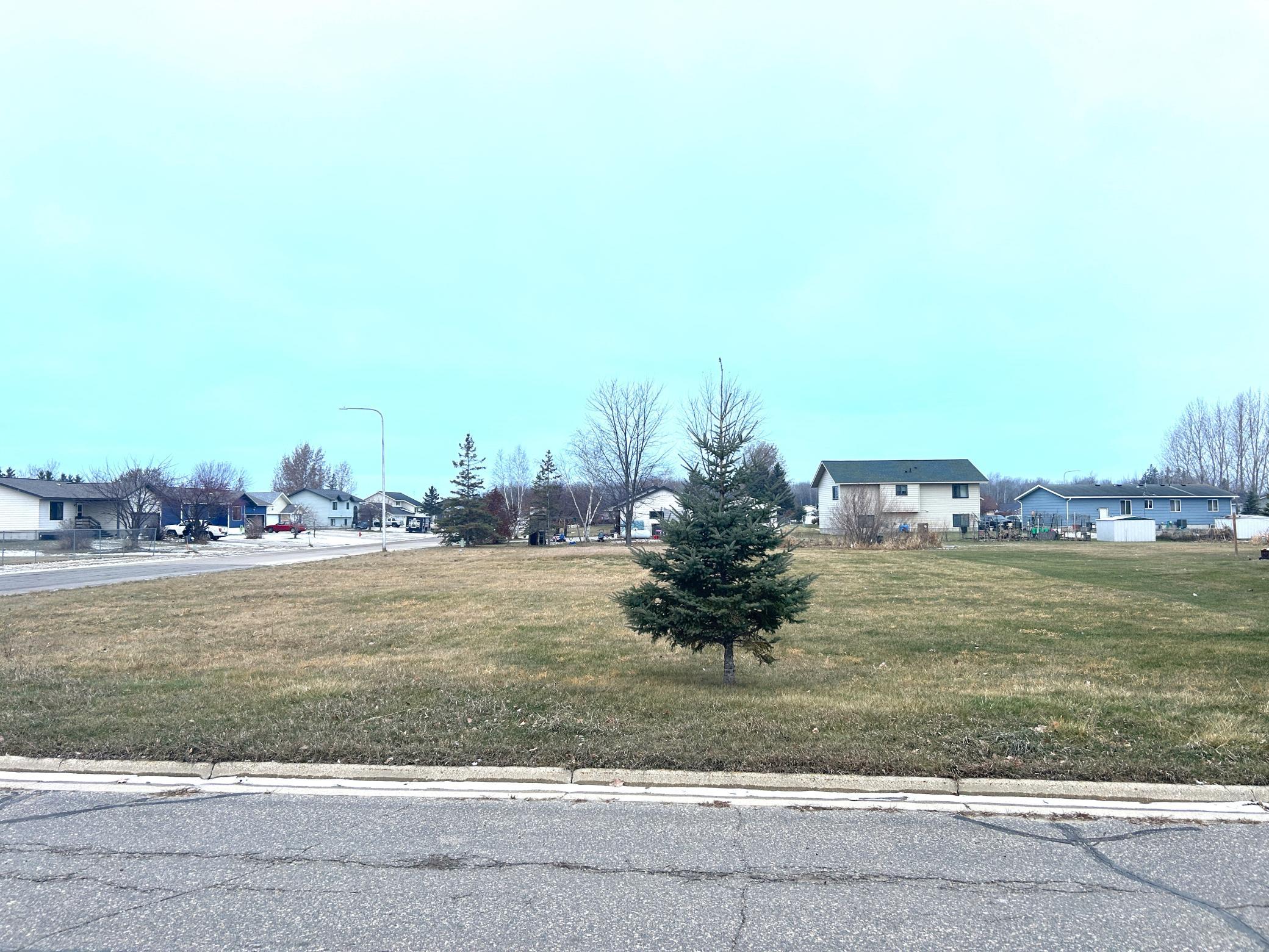 land for sale at 405 Dale Avenue SW in Warroad, MN (photo 2 of 5)