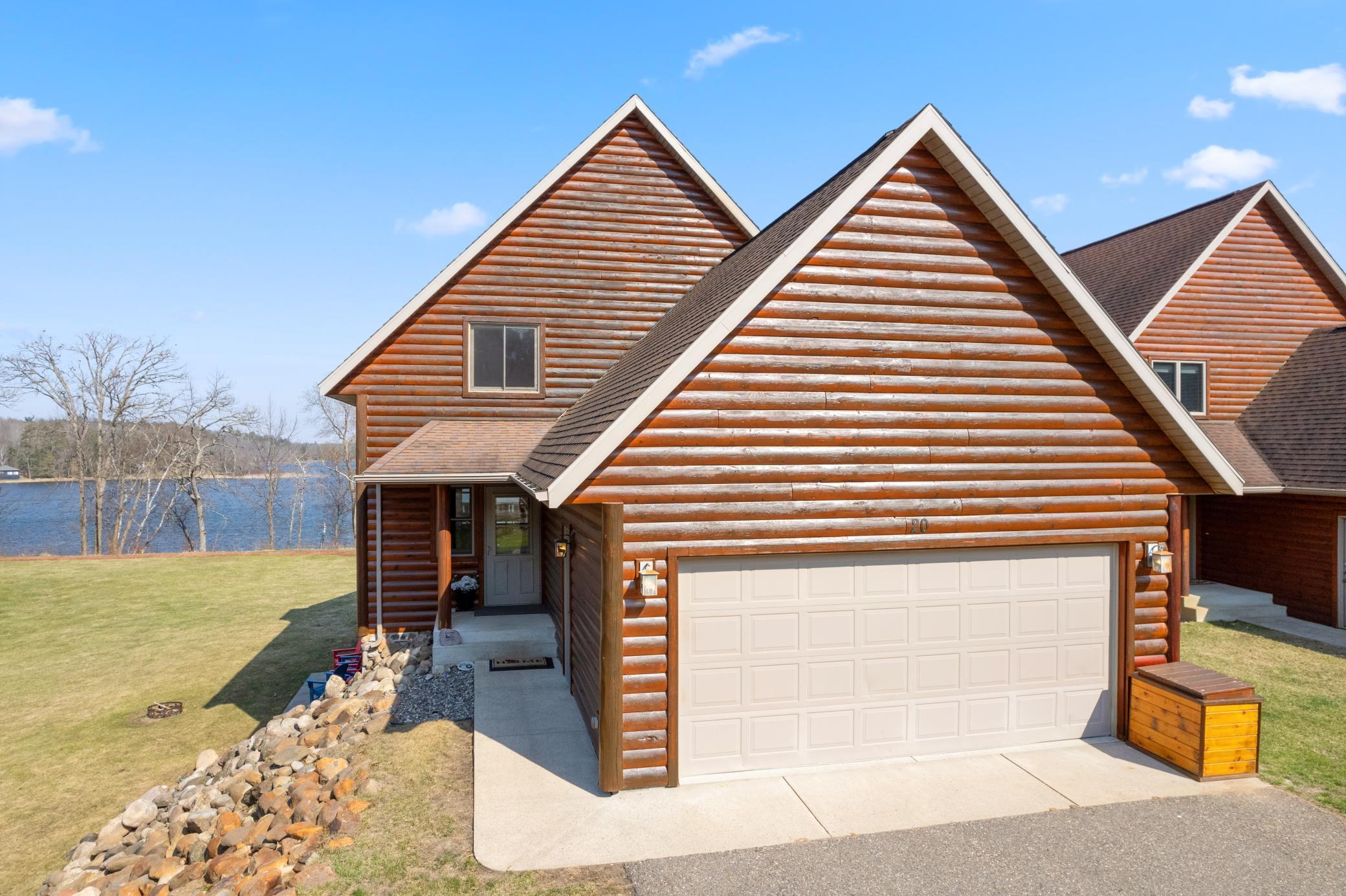 2007 home for sale at 5586 White Pine Drive, Unit 20 in Pequot Lakes, MN — 4 bed, 4 bath (photo 2 of 26)