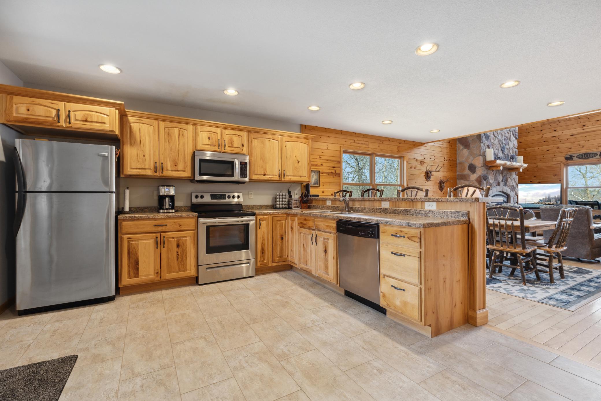 2007 home for sale at 5586 White Pine Drive, Unit 20 in Pequot Lakes, MN — 4 bed, 4 bath (photo 11 of 26)
