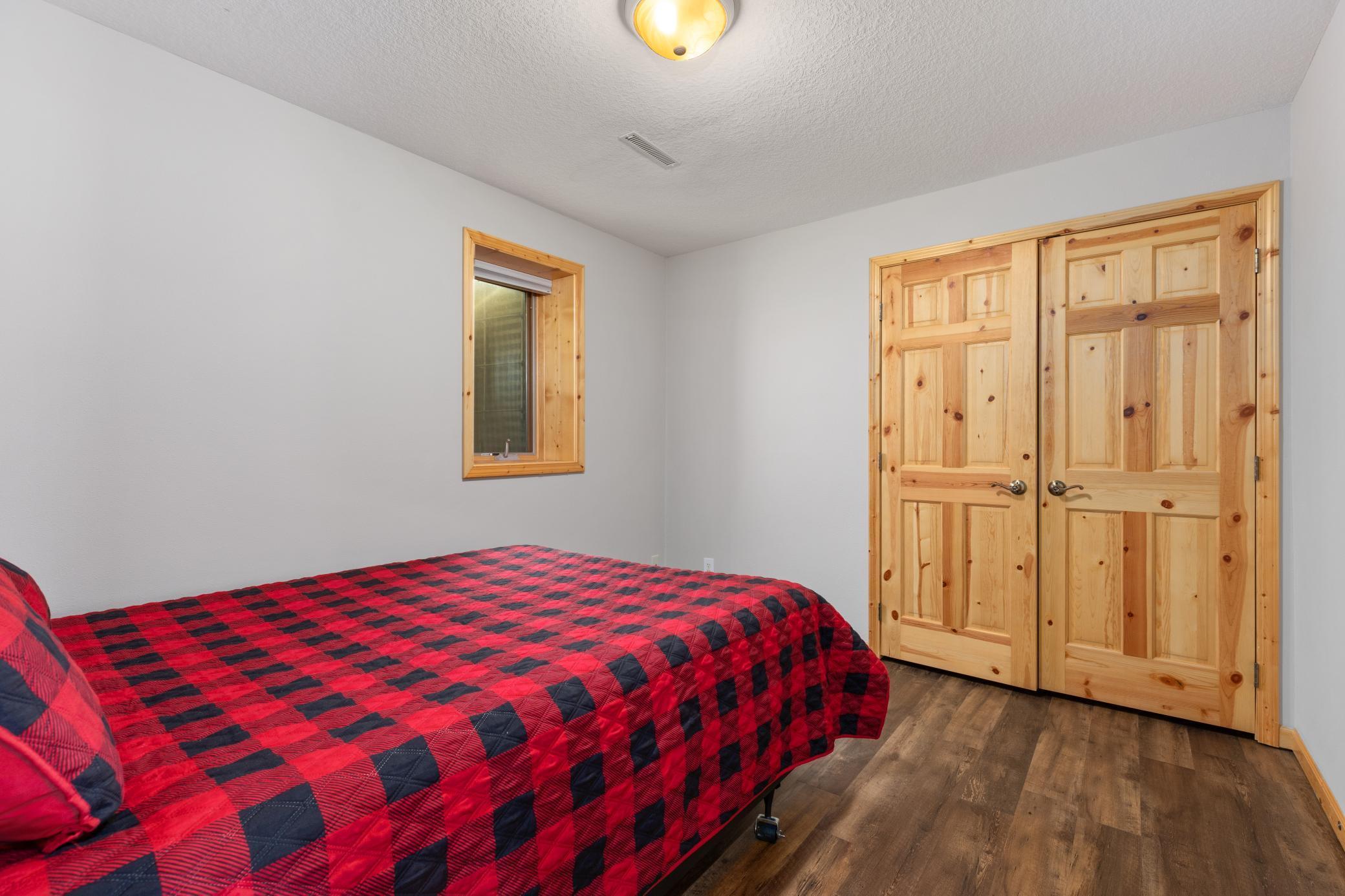 2007 home for sale at 5586 White Pine Drive, Unit 20 in Pequot Lakes, MN — 4 bed, 4 bath (photo 18 of 26)