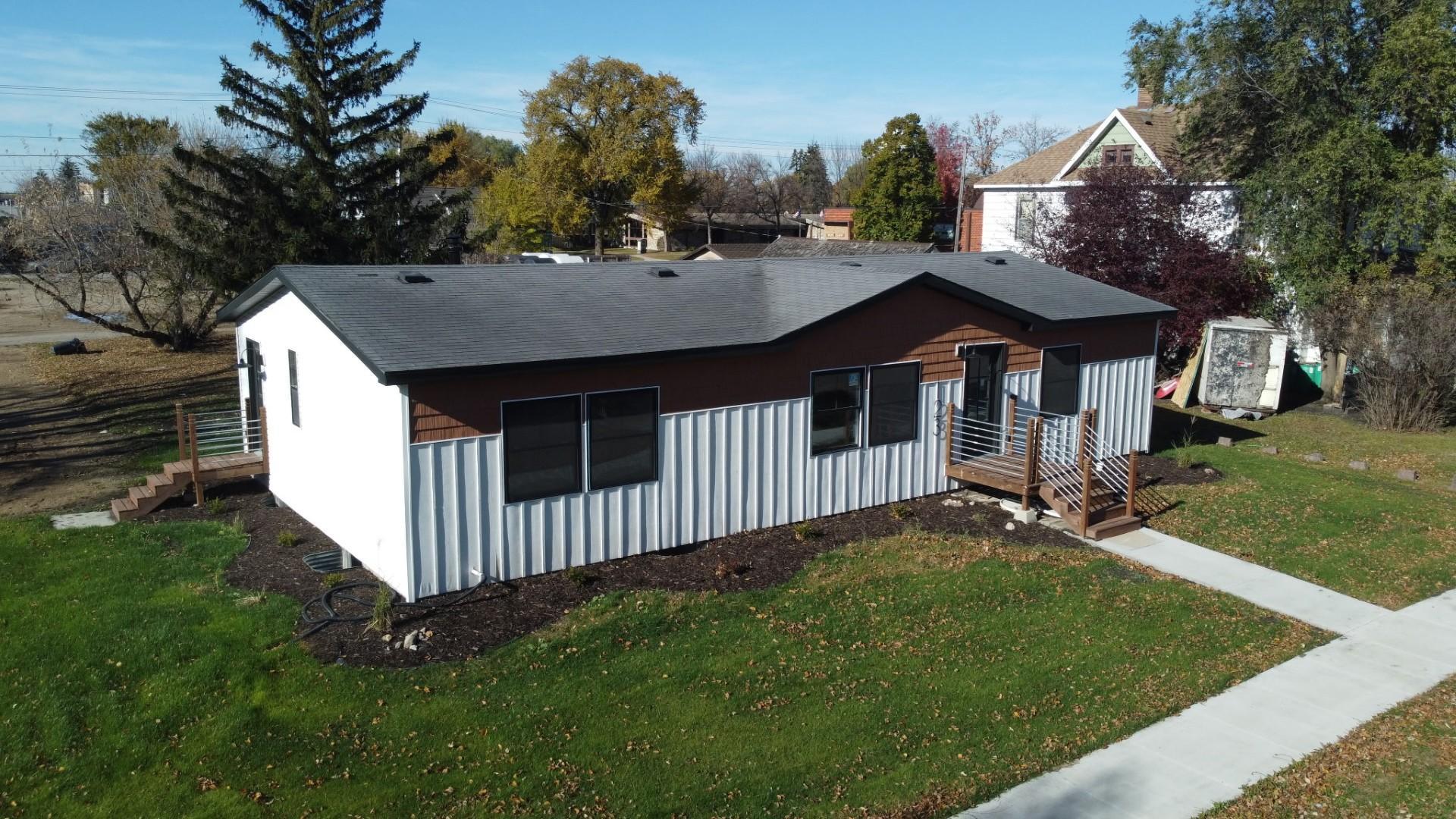 1999 single family home for sale at 123 8th Street N in Breckenridge, MN — 3 bed, 2 bath (photo 2 of 29)