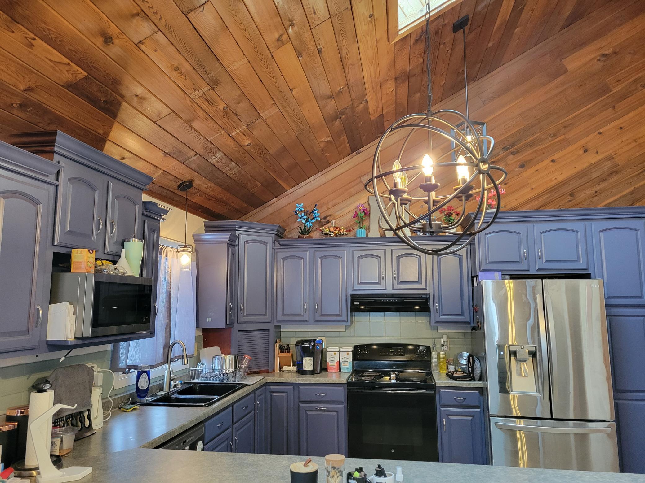 1930 single family home for sale at 405 Riverside Avenue S in Thief River Falls, MN — 4 bed, 2 bath (photo 2 of 31)