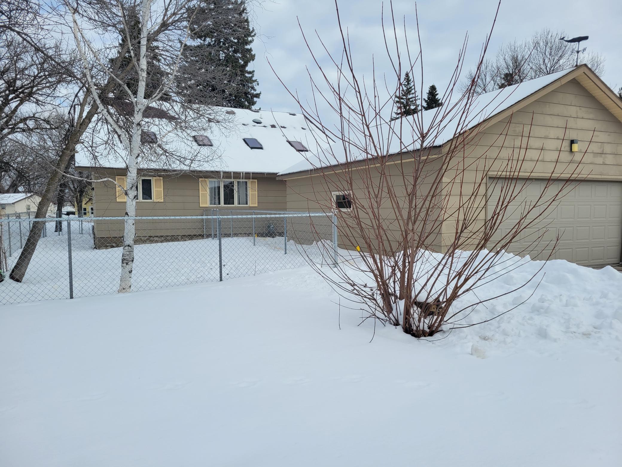 1930 single family home for sale at 405 Riverside Avenue S in Thief River Falls, MN — 4 bed, 2 bath (photo 27 of 31)