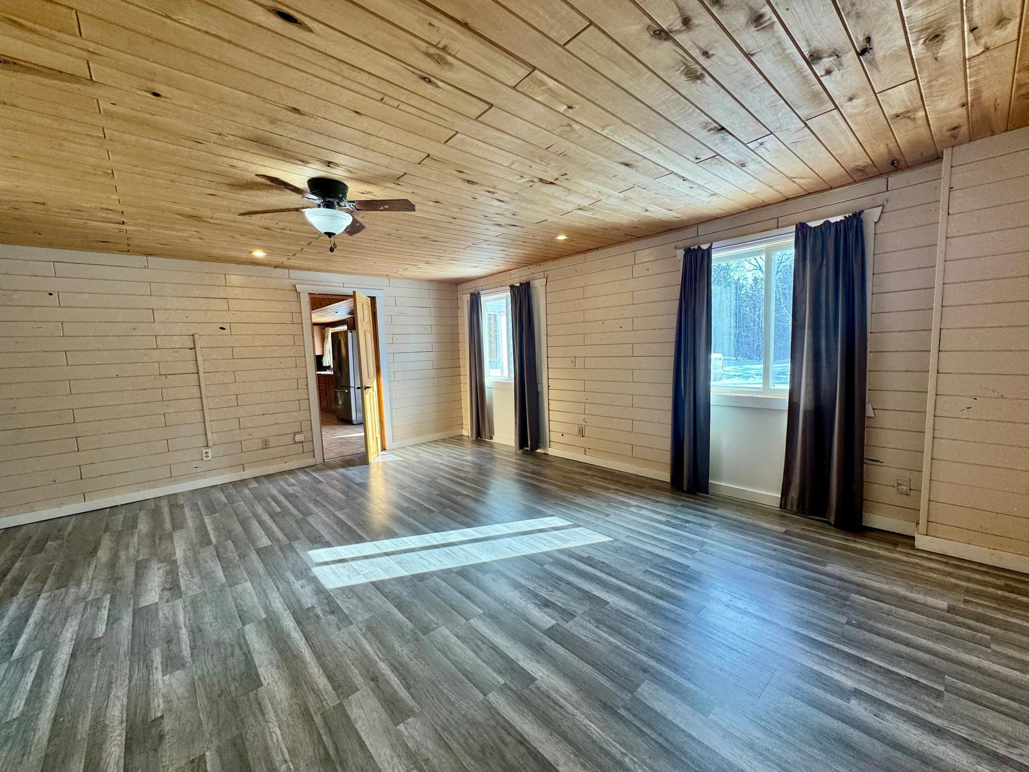 2003 single family home for sale at 56483 350th Street in Warroad, MN — 4 bed, 2 bath (photo 12 of 32)