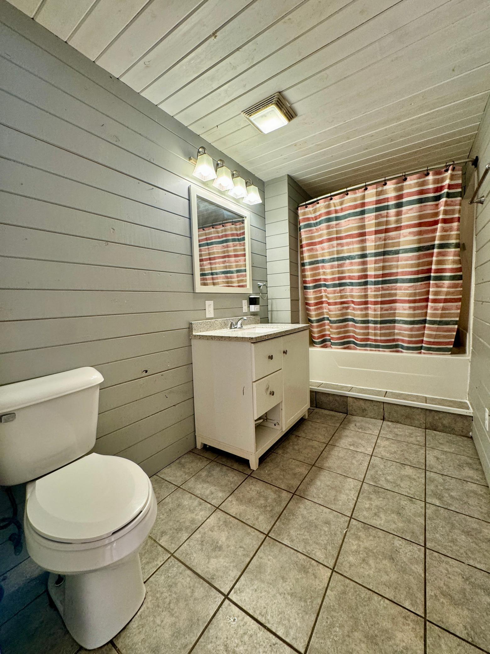 2003 single family home for sale at 56483 350th Street in Warroad, MN — 4 bed, 2 bath (photo 13 of 32)