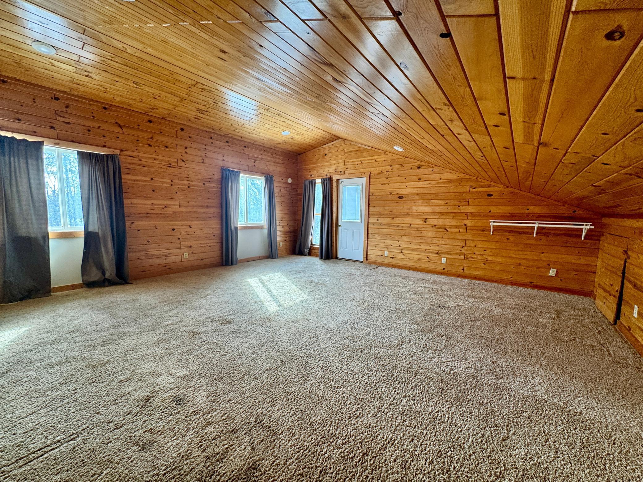 2003 single family home for sale at 56483 350th Street in Warroad, MN — 4 bed, 2 bath (photo 2 of 9)