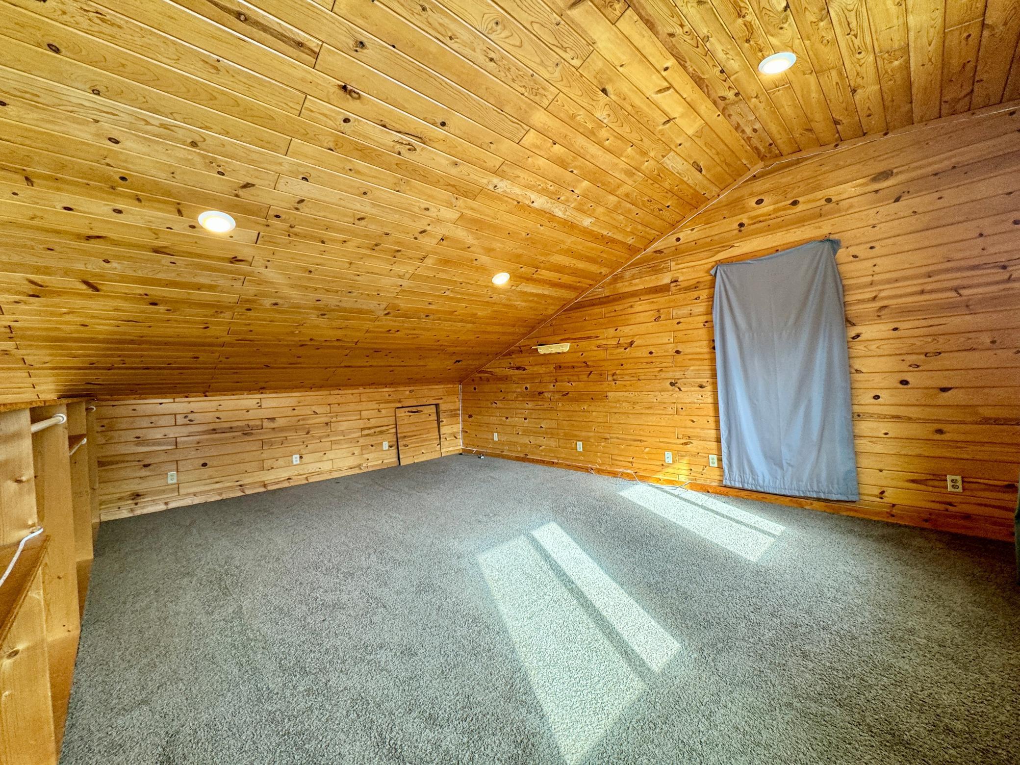 2003 single family home for sale at 56483 350th Street in Warroad, MN — 4 bed, 2 bath (photo 3 of 9)