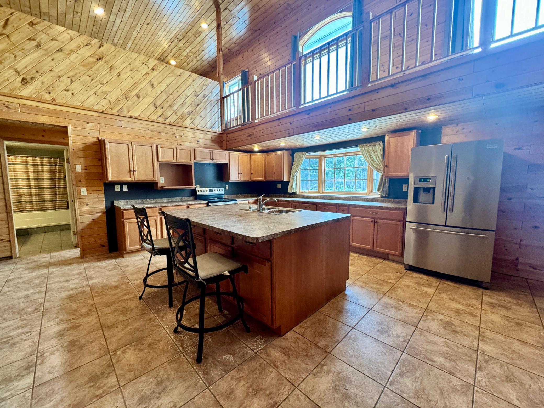 2003 single family home for sale at 56483 350th Street in Warroad, MN — 4 bed, 2 bath (photo 4 of 32)