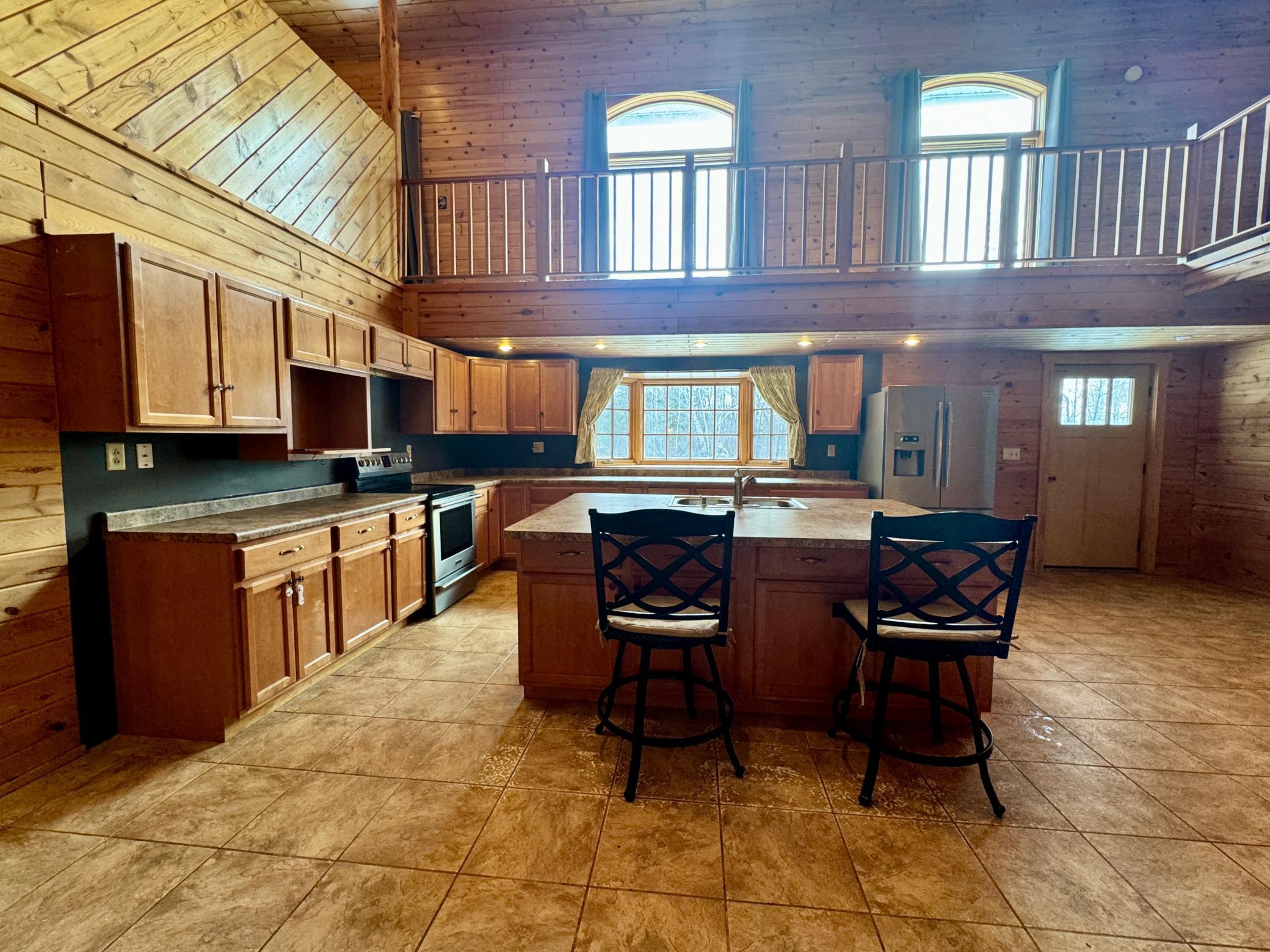 2003 single family home for sale at 56483 350th Street in Warroad, MN — 4 bed, 2 bath (photo 5 of 32)