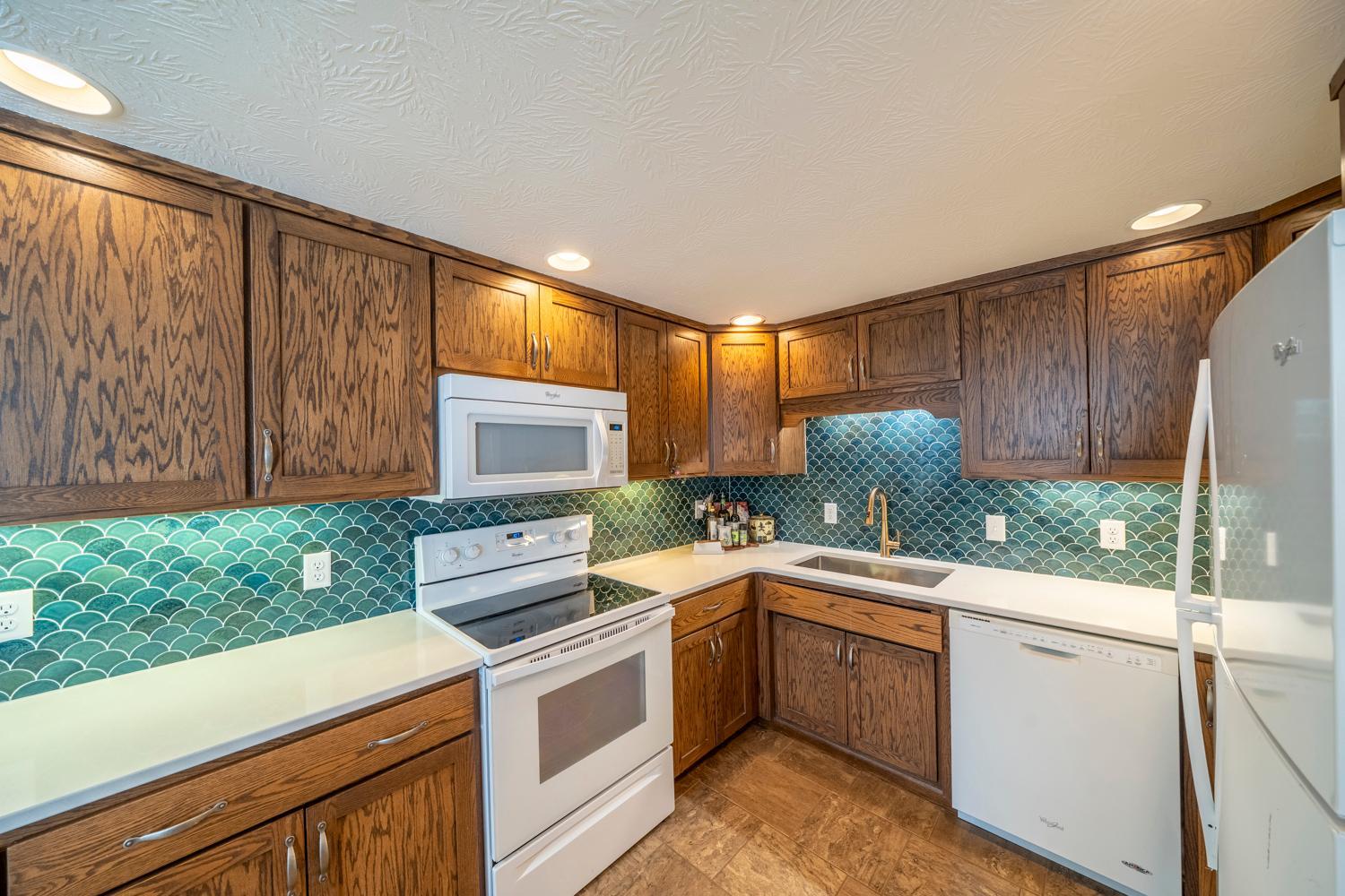 1972 condo for sale at 315 Park Lake Boulevard, Unit 314 in Detroit Lakes, MN — 2 bed, 2 bath (photo 4 of 31)