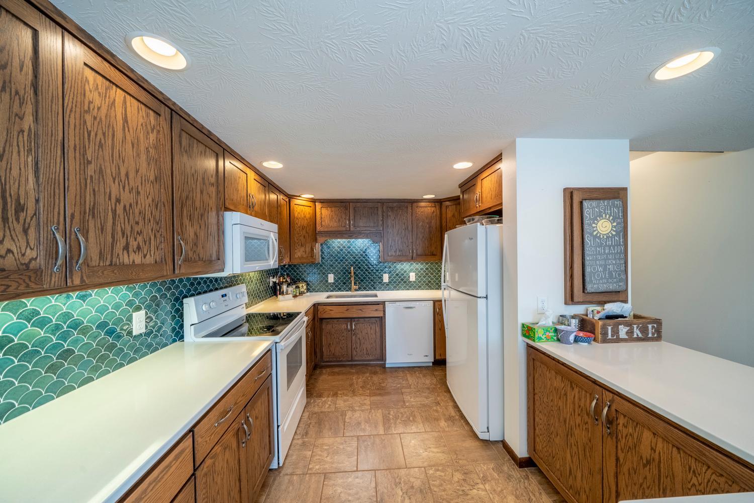 1972 condo for sale at 315 Park Lake Boulevard, Unit 314 in Detroit Lakes, MN — 2 bed, 2 bath (photo 5 of 31)