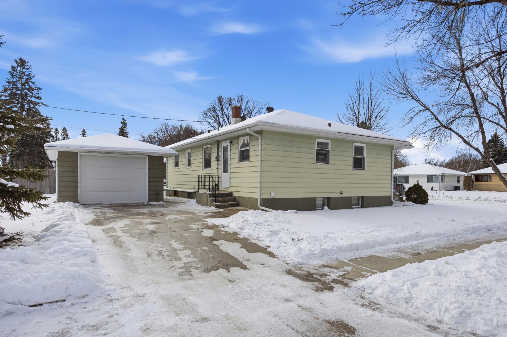 2204 7th Street S, Moorhead MN 56560 - Photo 20 of 24