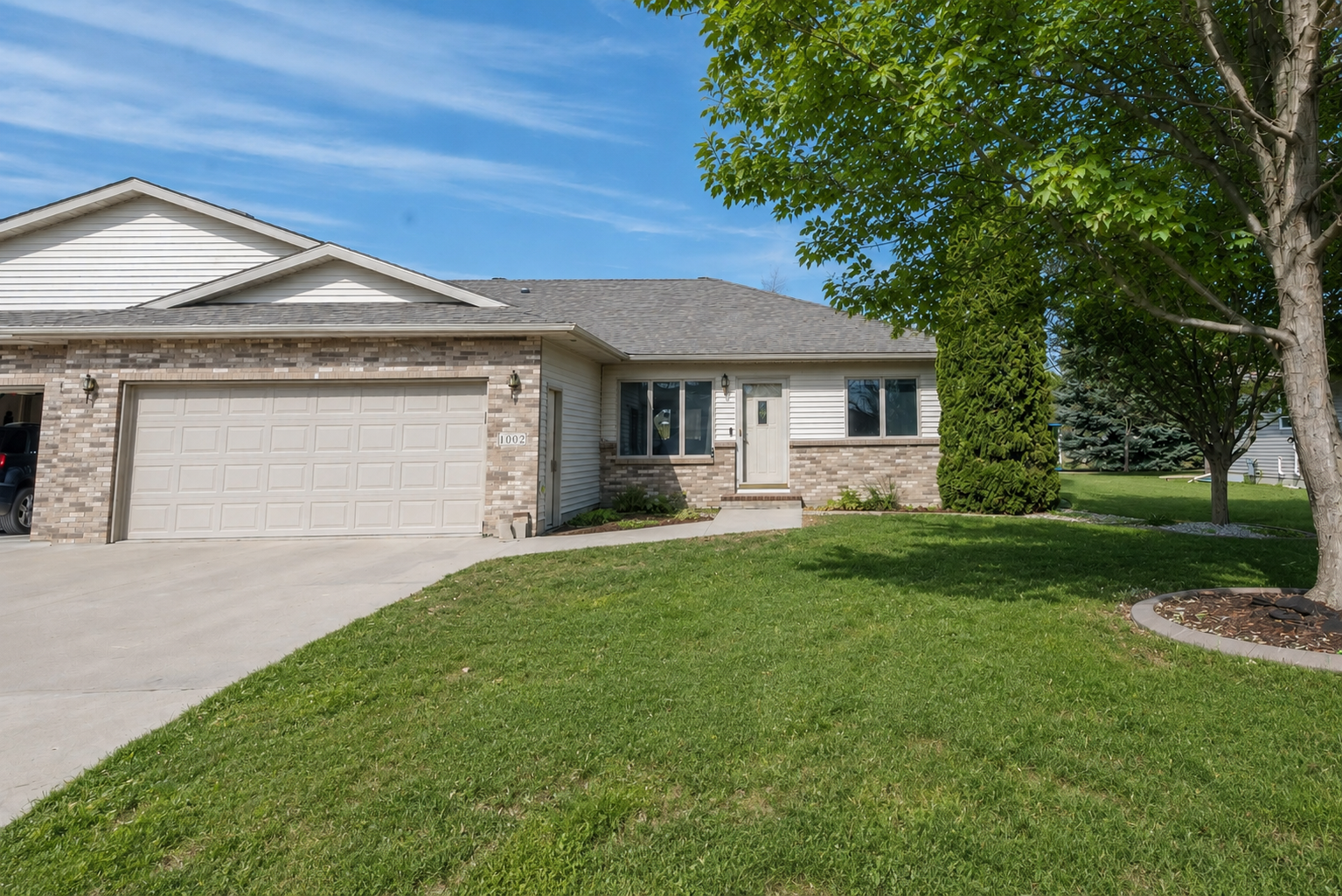 2003 townhouse for sale at 1002 9th Avenue SE in Barnesville, MN — 2 bed, 2 bath