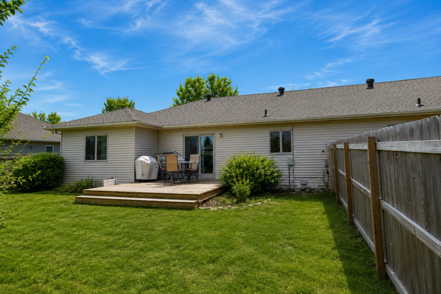 2003 townhouse for sale at 1002 9th Avenue SE in Barnesville, MN — 2 bed, 2 bath (photo 3 of 27)
