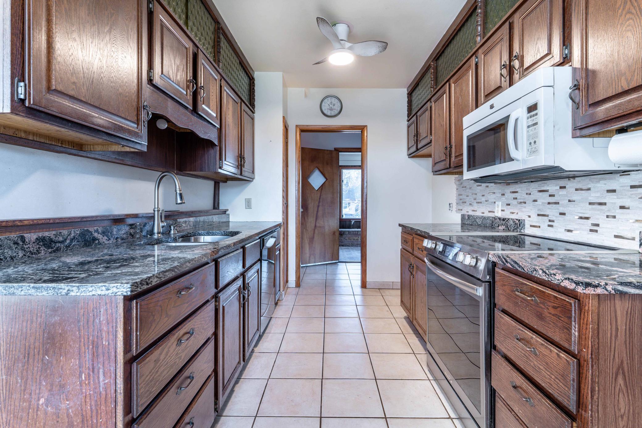1015 11th Avenue S, Moorhead MN 56560 - Photo 14 of 63