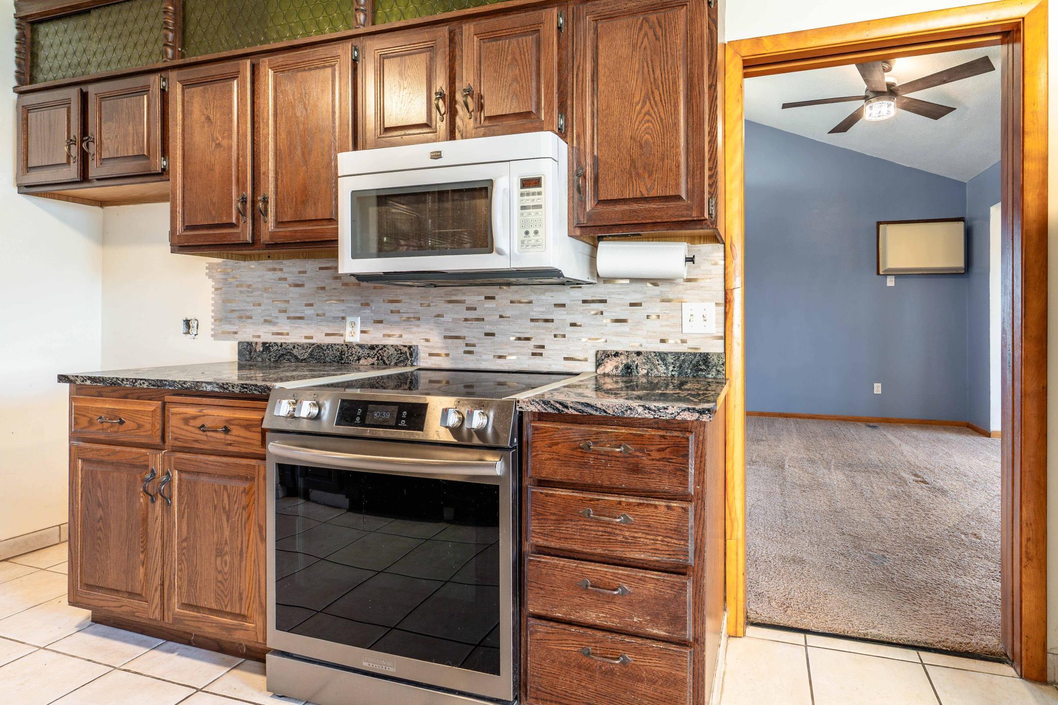 1015 11th Avenue S, Moorhead MN 56560 - Photo 15 of 63