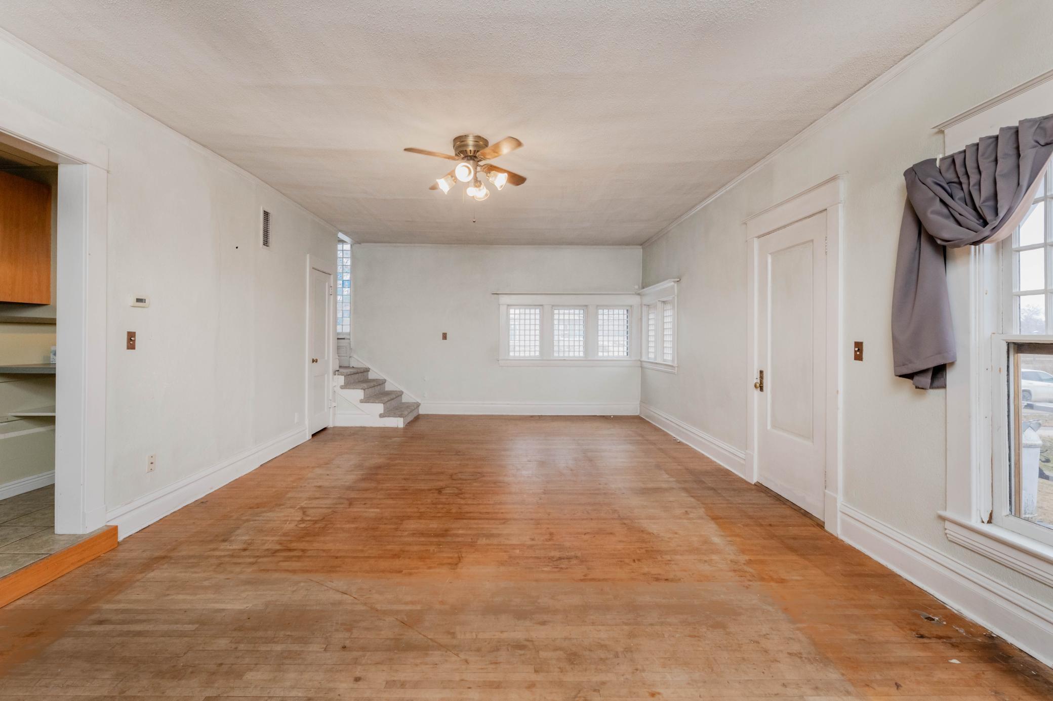1901 single family home for sale at 506 4th Avenue SW in Valley City, ND — 5 bed, 2 bath (photo 12 of 41)