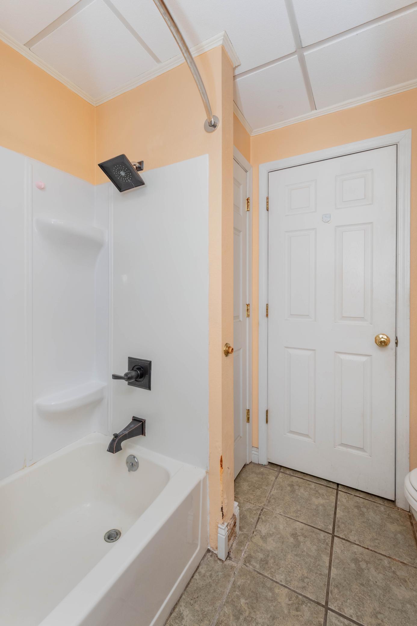 1901 single family home for sale at 506 4th Avenue SW in Valley City, ND — 5 bed, 2 bath (photo 17 of 41)
