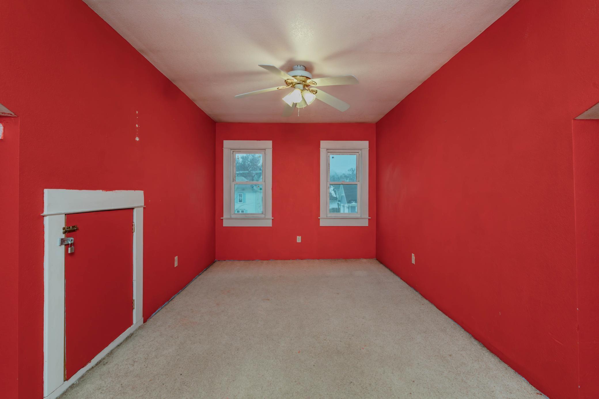1901 single family home for sale at 506 4th Avenue SW in Valley City, ND — 5 bed, 2 bath (photo 23 of 41)