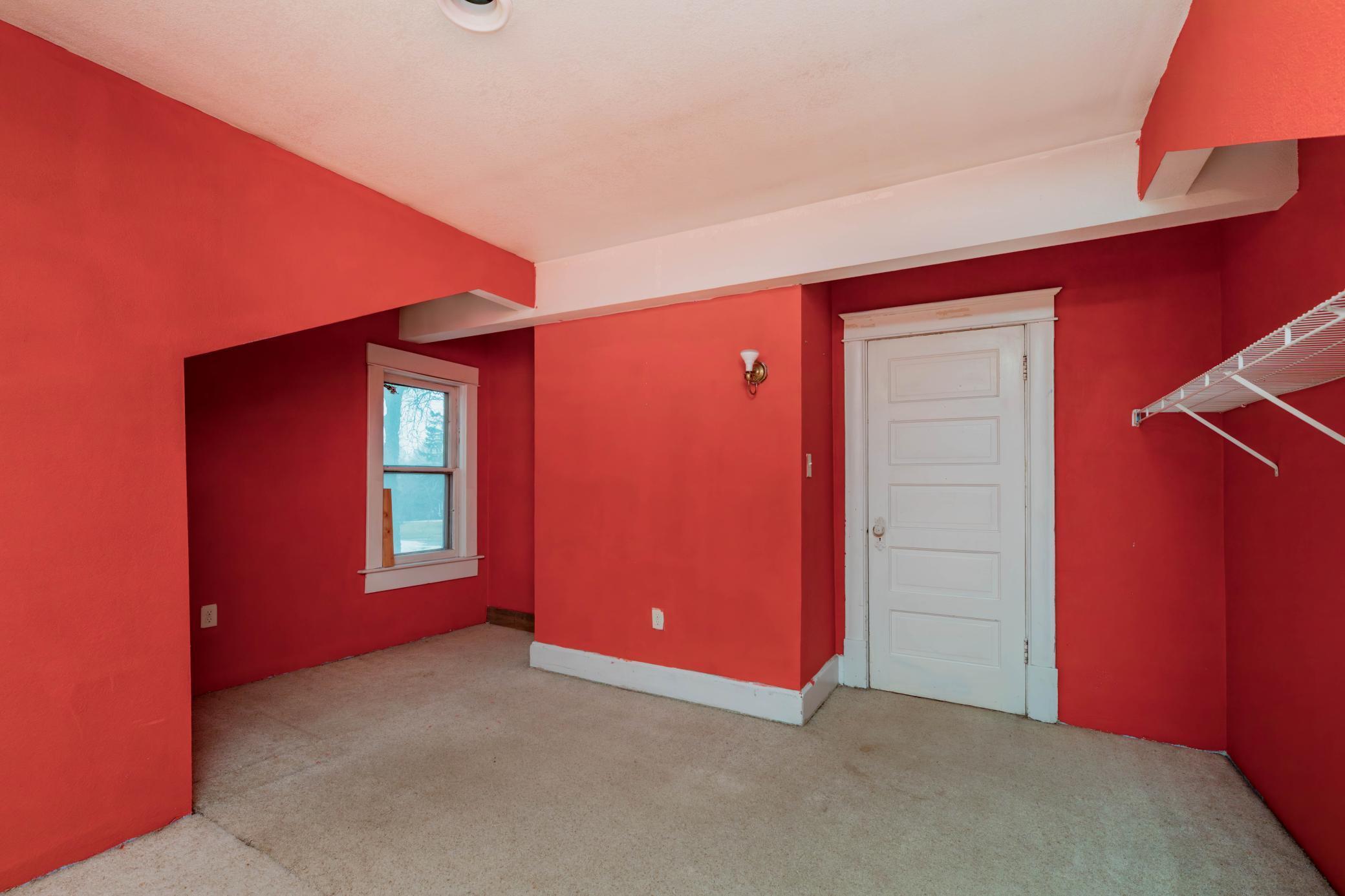1901 single family home for sale at 506 4th Avenue SW in Valley City, ND — 5 bed, 2 bath (photo 24 of 41)
