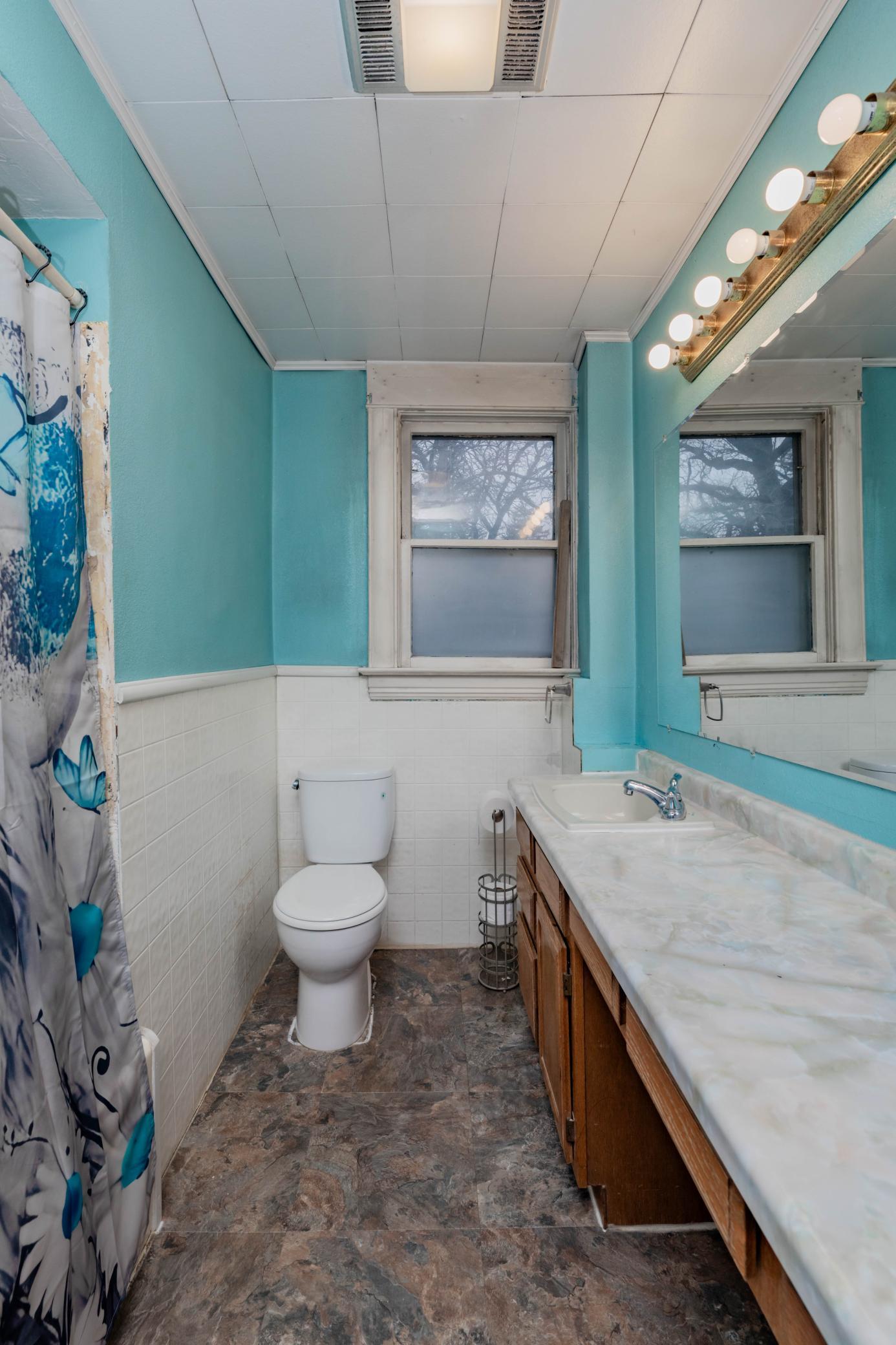 1901 single family home for sale at 506 4th Avenue SW in Valley City, ND — 5 bed, 2 bath (photo 25 of 41)