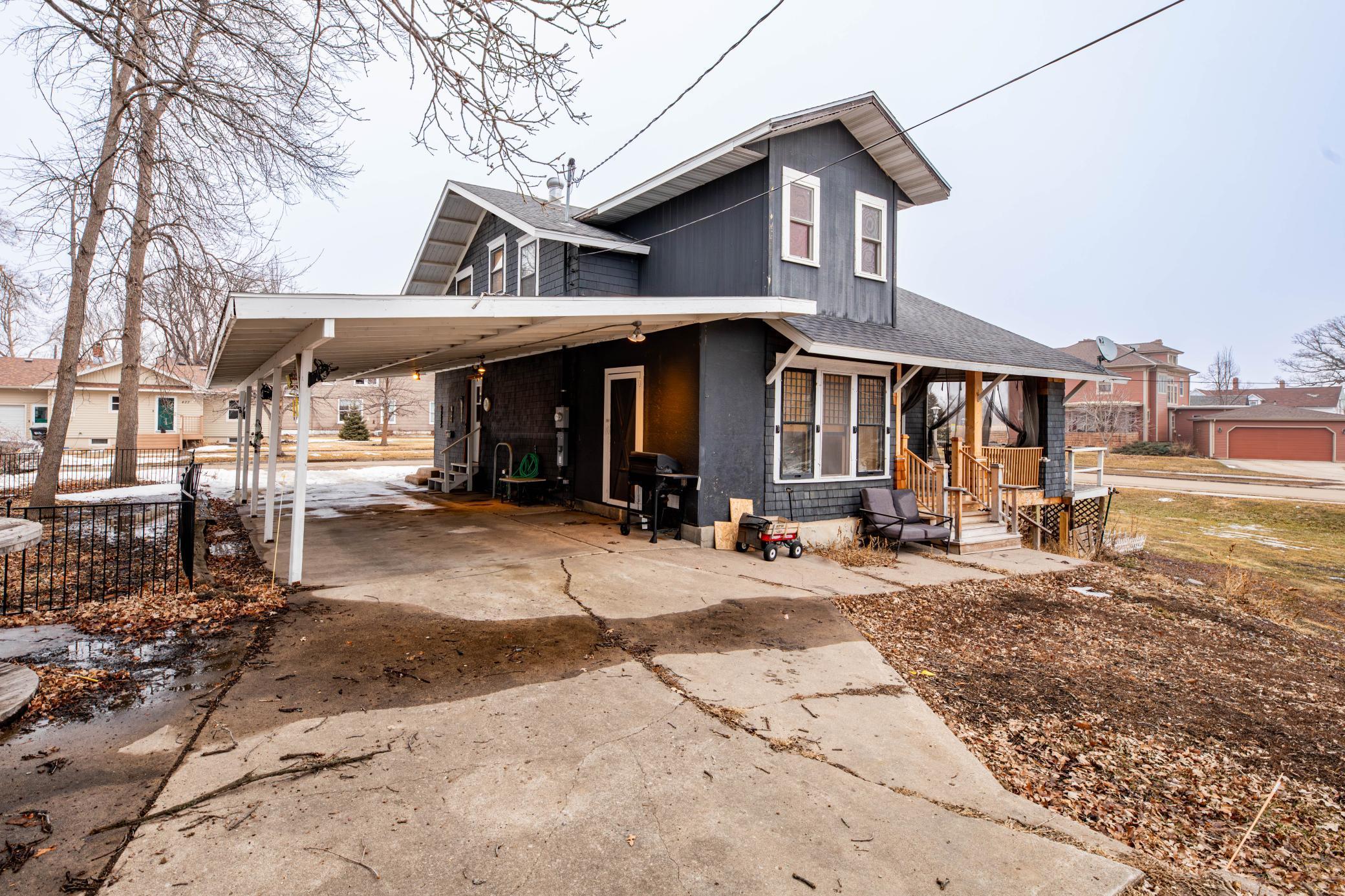 1901 single family home for sale at 506 4th Avenue SW in Valley City, ND — 5 bed, 2 bath (photo 33 of 41)
