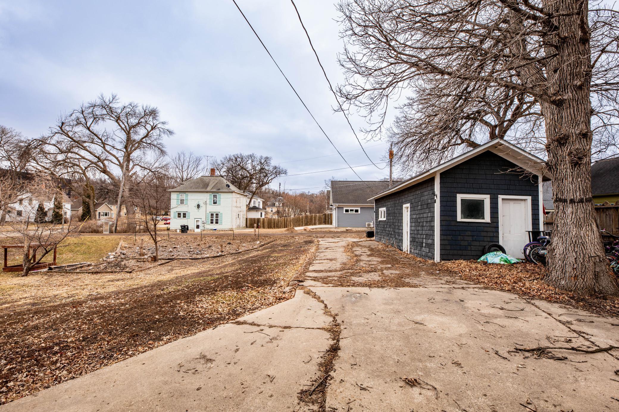 1901 single family home for sale at 506 4th Avenue SW in Valley City, ND — 5 bed, 2 bath (photo 34 of 41)
