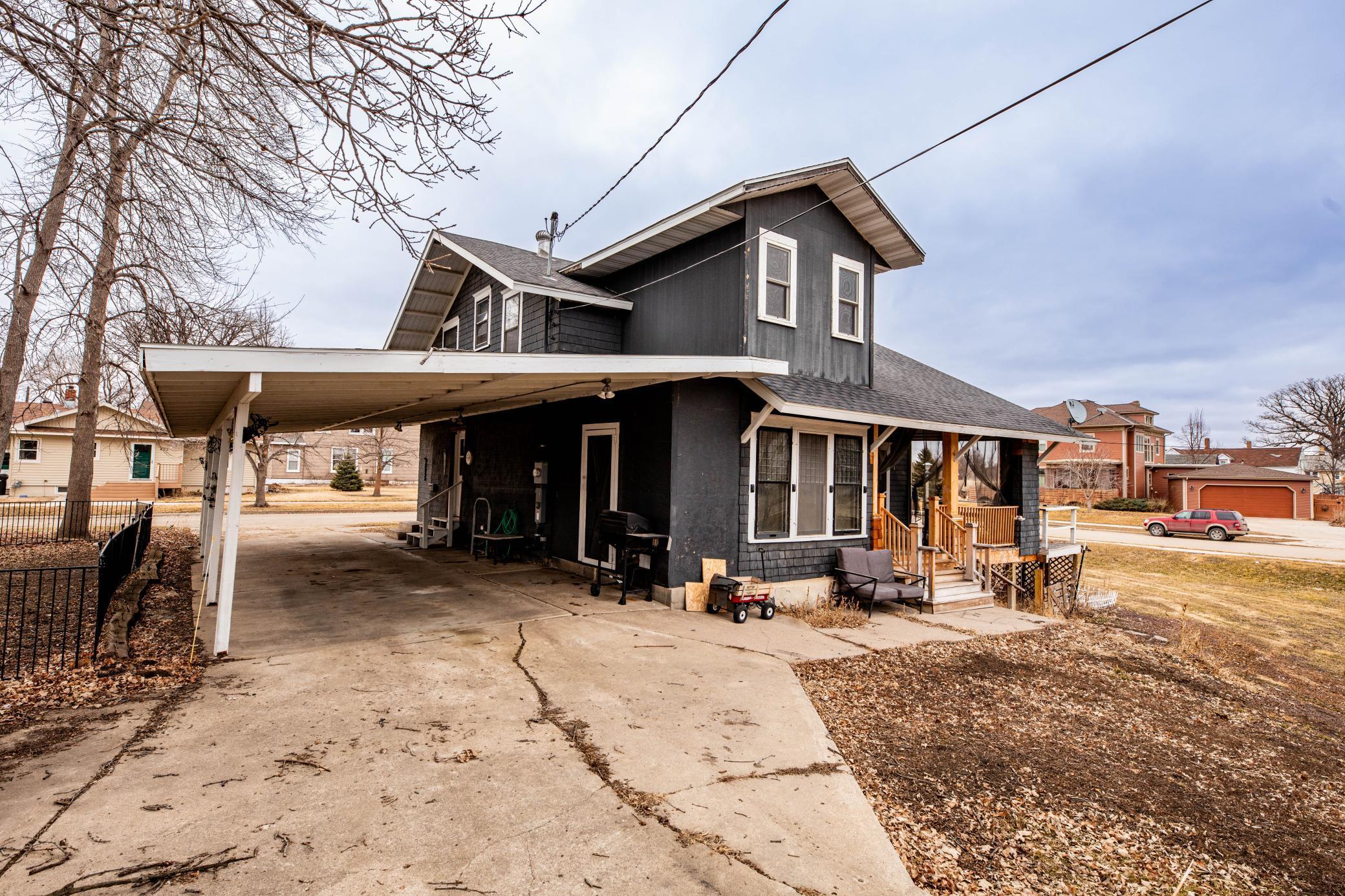 1901 single family home for sale at 506 4th Avenue SW in Valley City, ND — 5 bed, 2 bath (photo 35 of 41)
