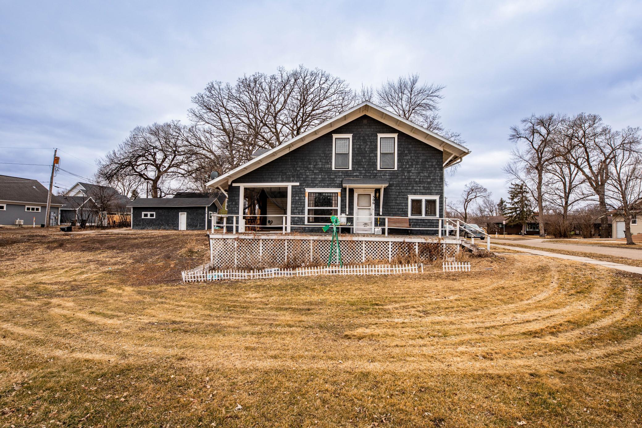 1901 single family home for sale at 506 4th Avenue SW in Valley City, ND — 5 bed, 2 bath (photo 36 of 41)