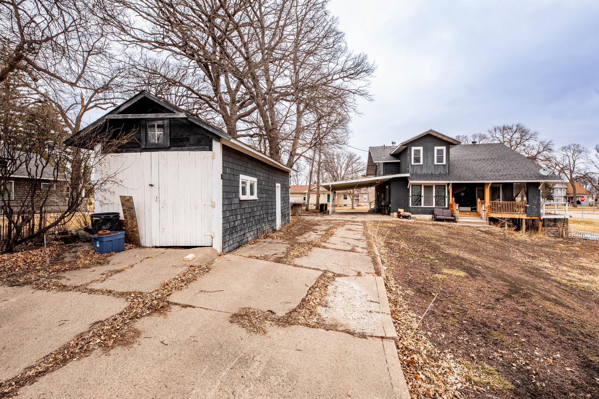 1901 single family home for sale at 506 4th Avenue SW in Valley City, ND — 5 bed, 2 bath (photo 37 of 41)