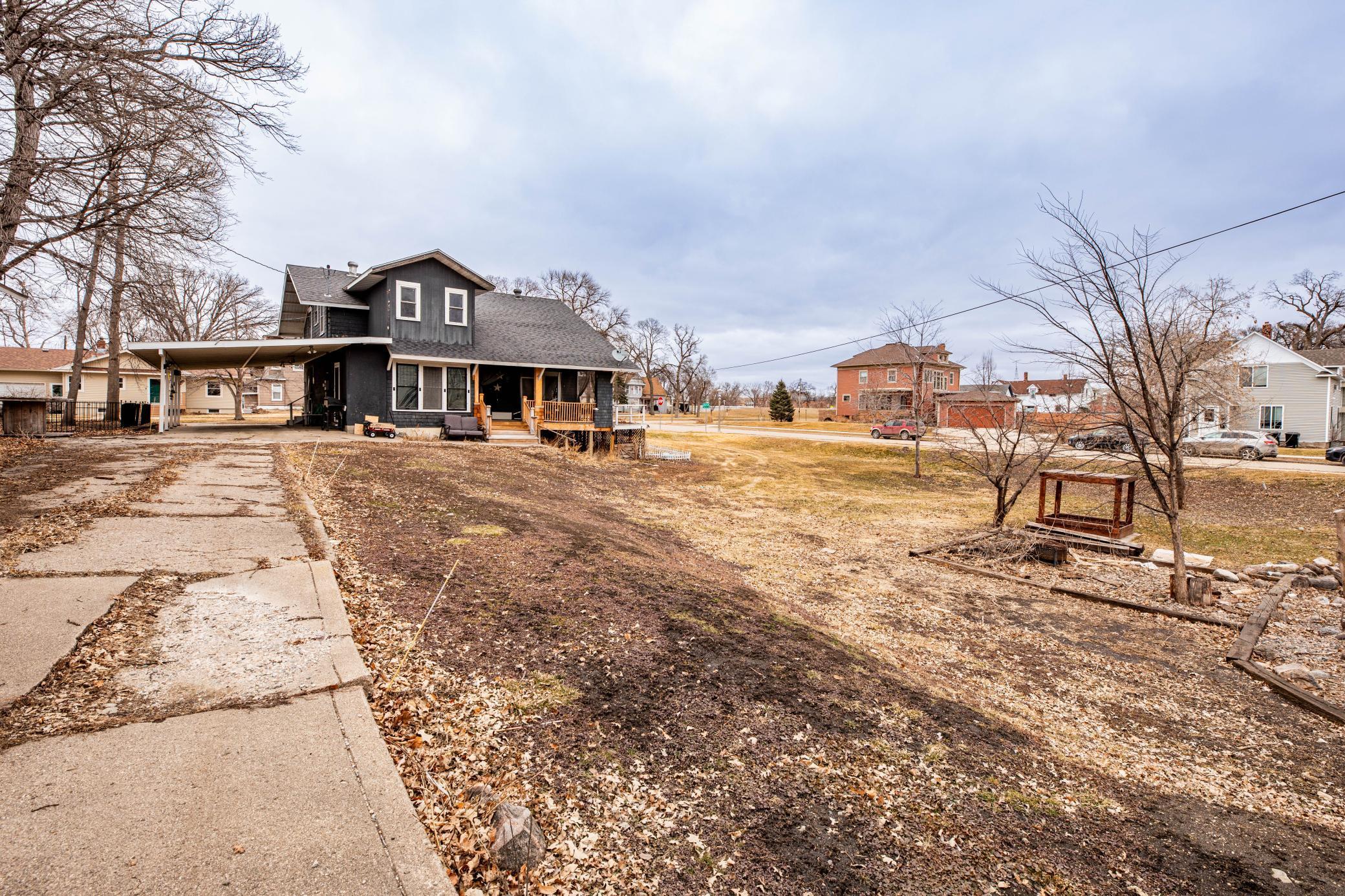 1901 single family home for sale at 506 4th Avenue SW in Valley City, ND — 5 bed, 2 bath (photo 38 of 41)