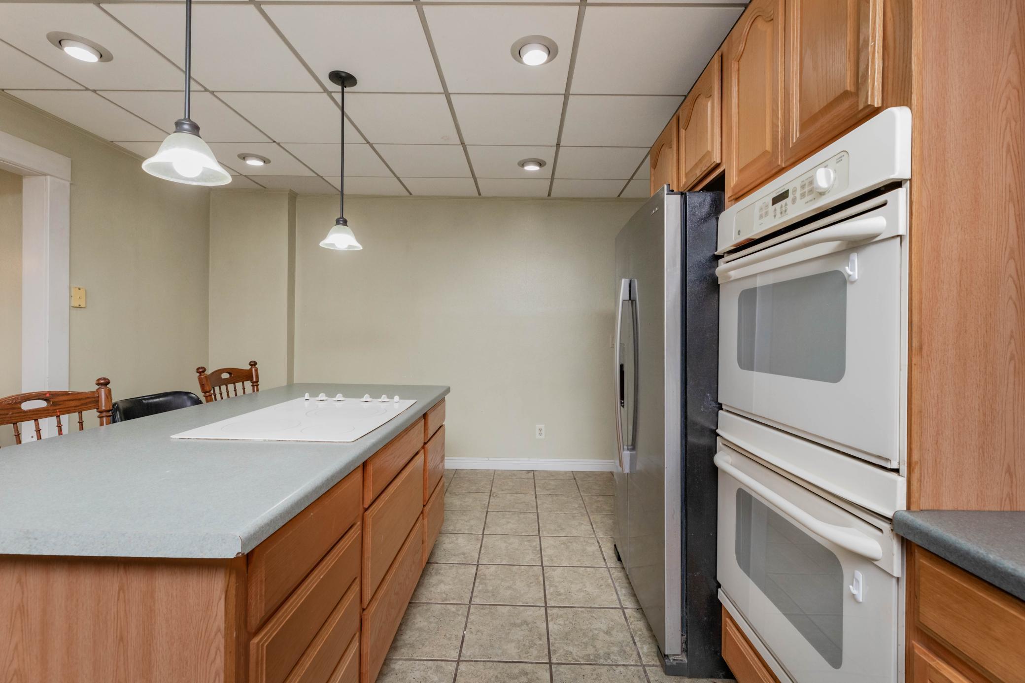 1901 single family home for sale at 506 4th Avenue SW in Valley City, ND — 5 bed, 2 bath (photo 6 of 41)