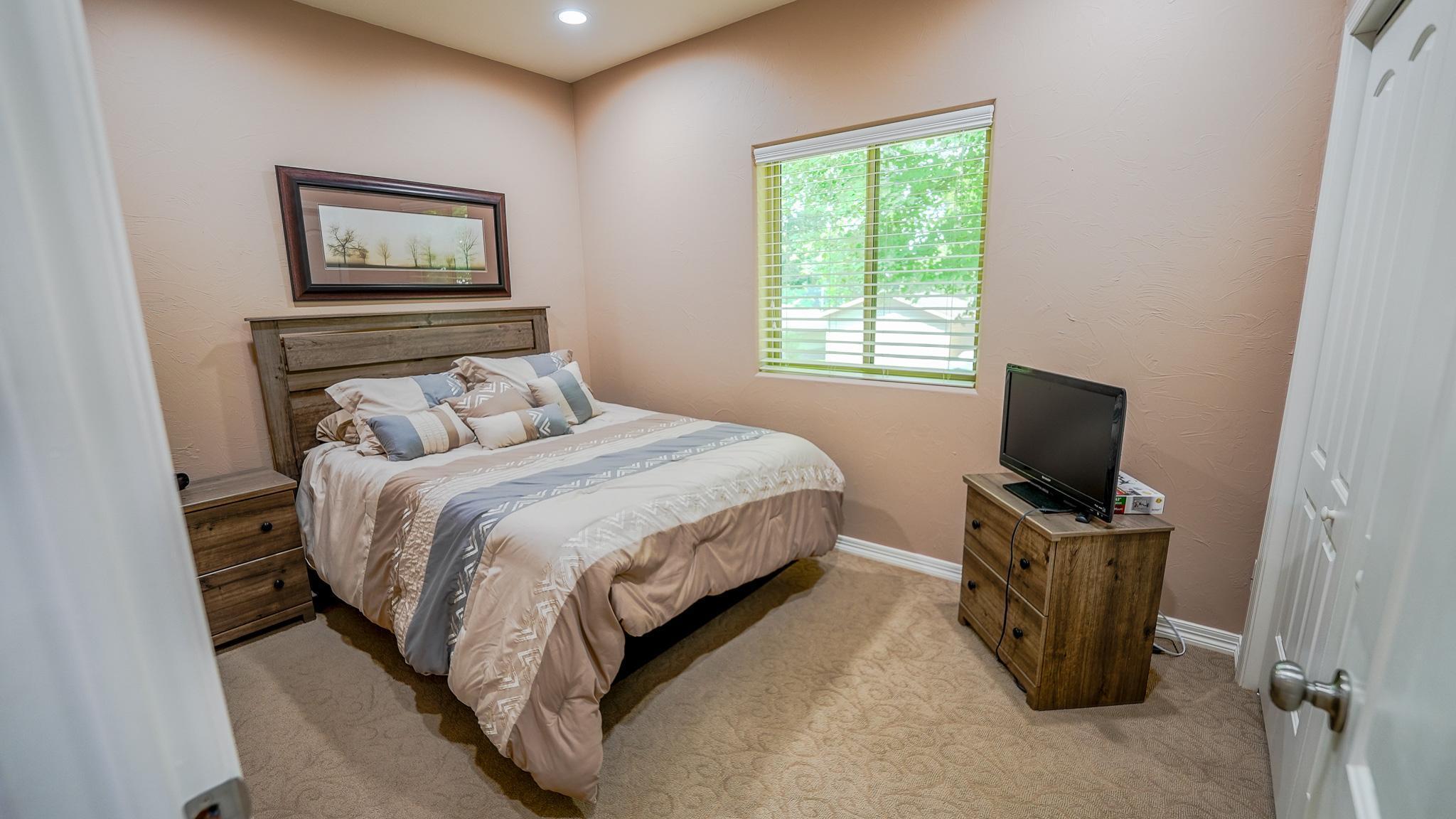 2010 single family home for sale at 44865 267th Avenue in Pelican Rapids, MN — 2 bed, 2 bath (photo 7 of 18)