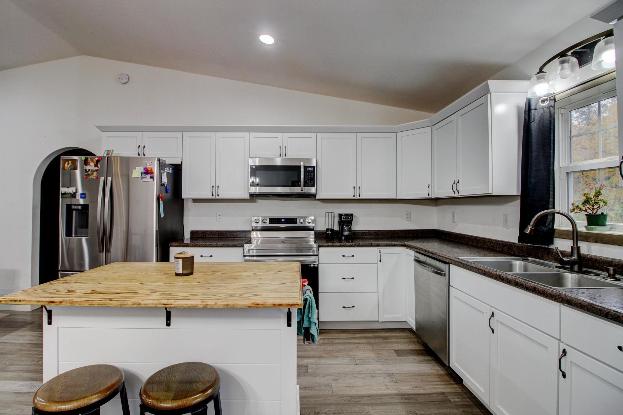 2022 single family home for sale at 10675 County 41 in Park Rapids, MN — 3 bed, 2 bath (photo 8 of 41)