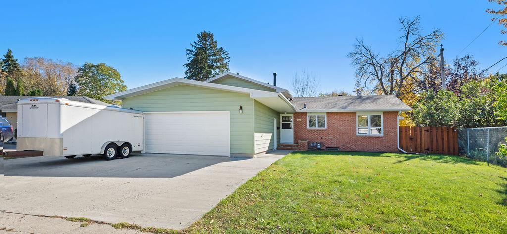 2807 Edgewood Drive N, Fargo ND 58102 - Photo 2 of 50