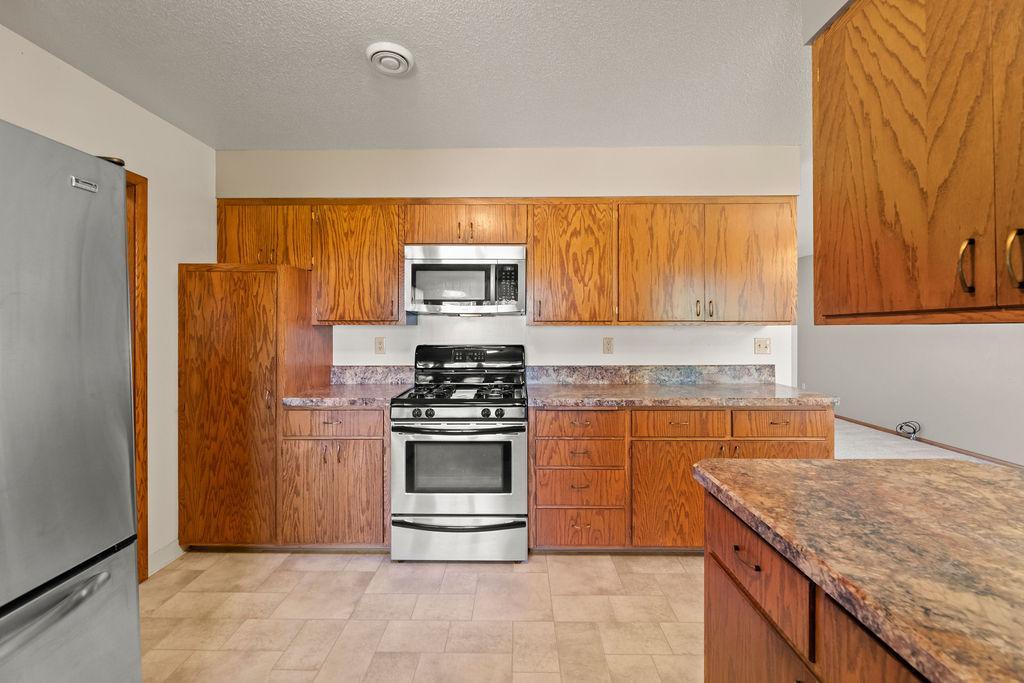 2807 Edgewood Drive N, Fargo ND 58102 - Photo 12 of 50