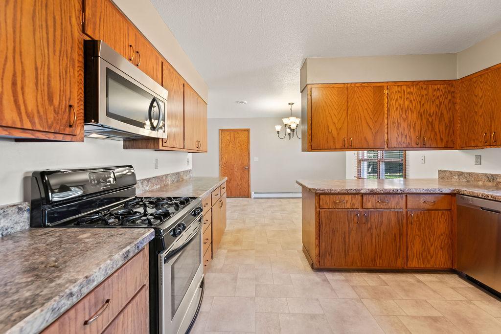2807 Edgewood Drive N, Fargo ND 58102 - Photo 13 of 50
