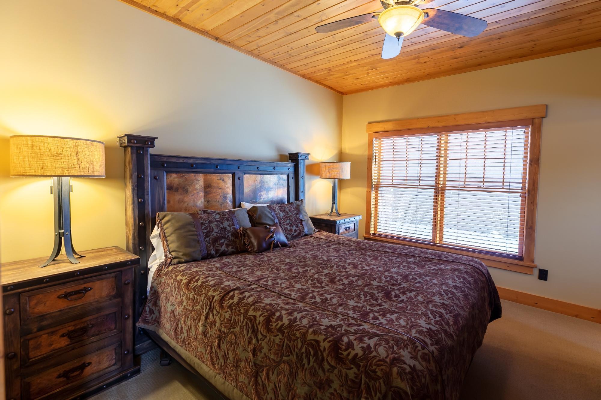 2014 single family home for sale at 11472 Lynn Boyd Way in Crosslake, MN — 4 bed, 4 bath (photo 9 of 48)