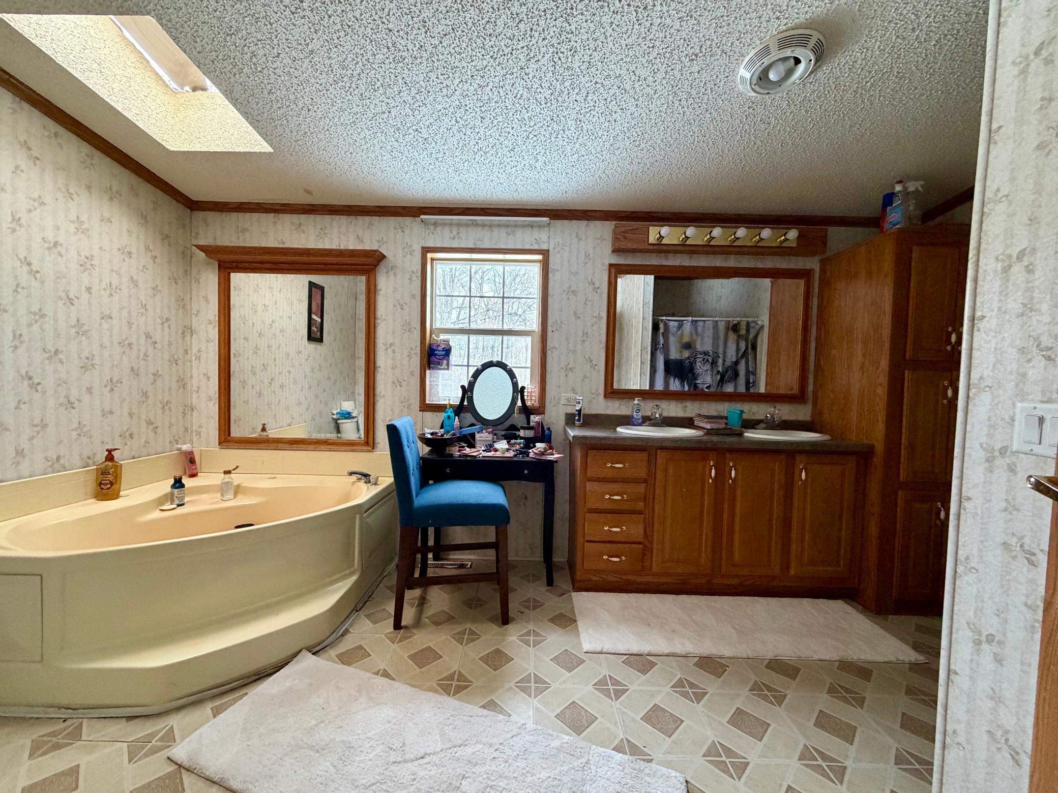 2002 single family home for sale at 3911 Alder Street NE in Bemidji, MN — 4 bed, 2 bath (photo 10 of 12)